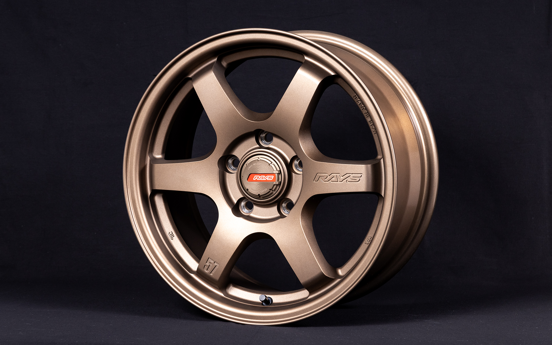 57DR-X2、カラーはダークブロンズ