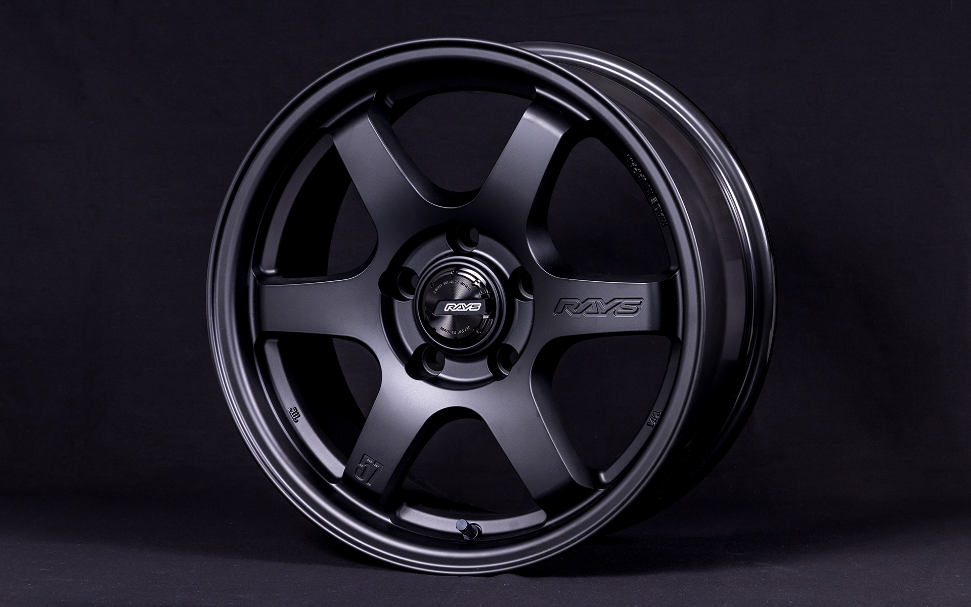 57DR-X2、カラーはブラックグラファイト