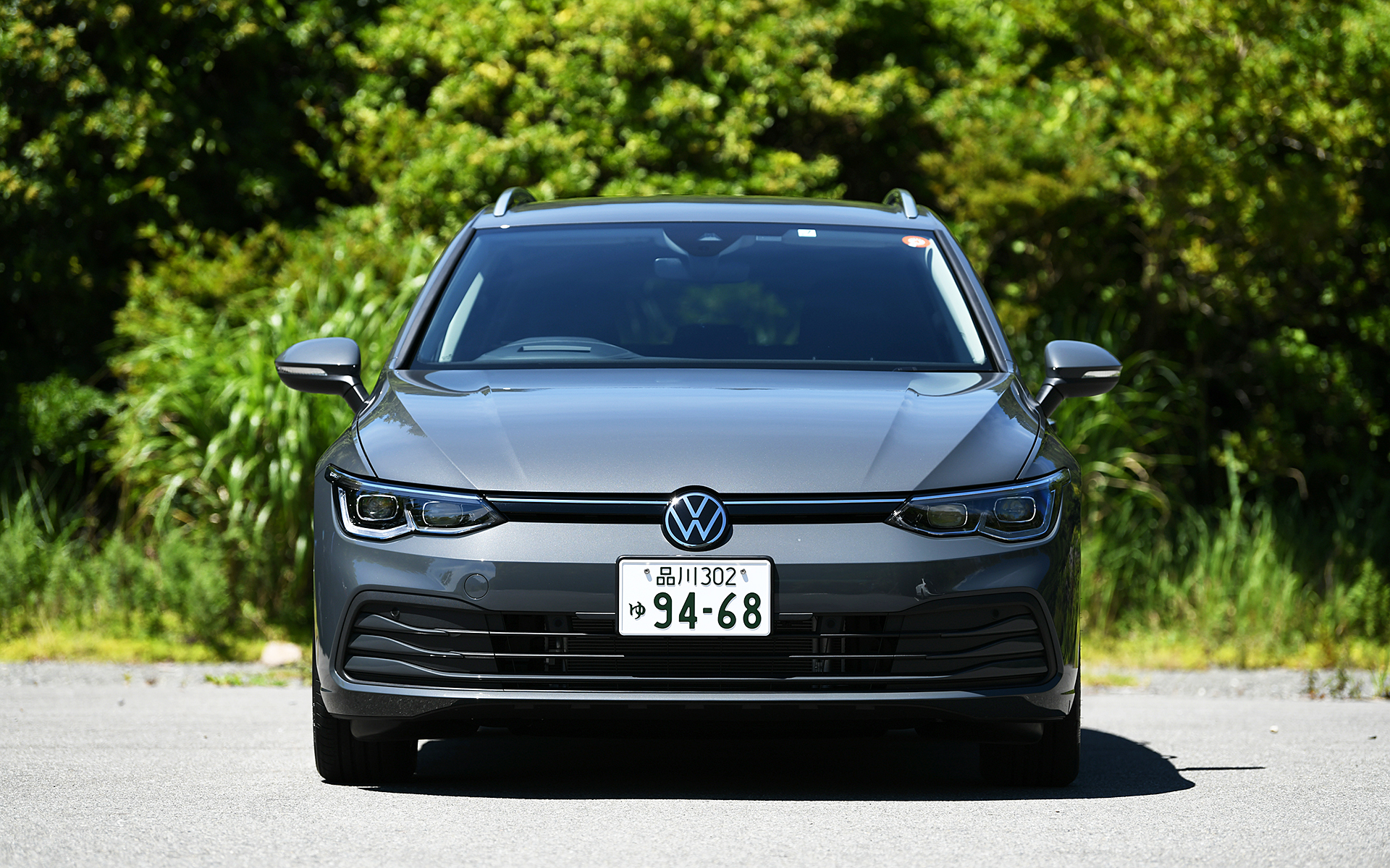 ボディサイズは4640×1790×1485mm（全長×全幅×全高）、ホイールベースは2670mm。車両重量は1360kg。5ダブルスポークのアルミホイールに組み合わせるのは、205/55R16サイズのグッドイヤー「エフィシェントグリップ パフォーマンス」