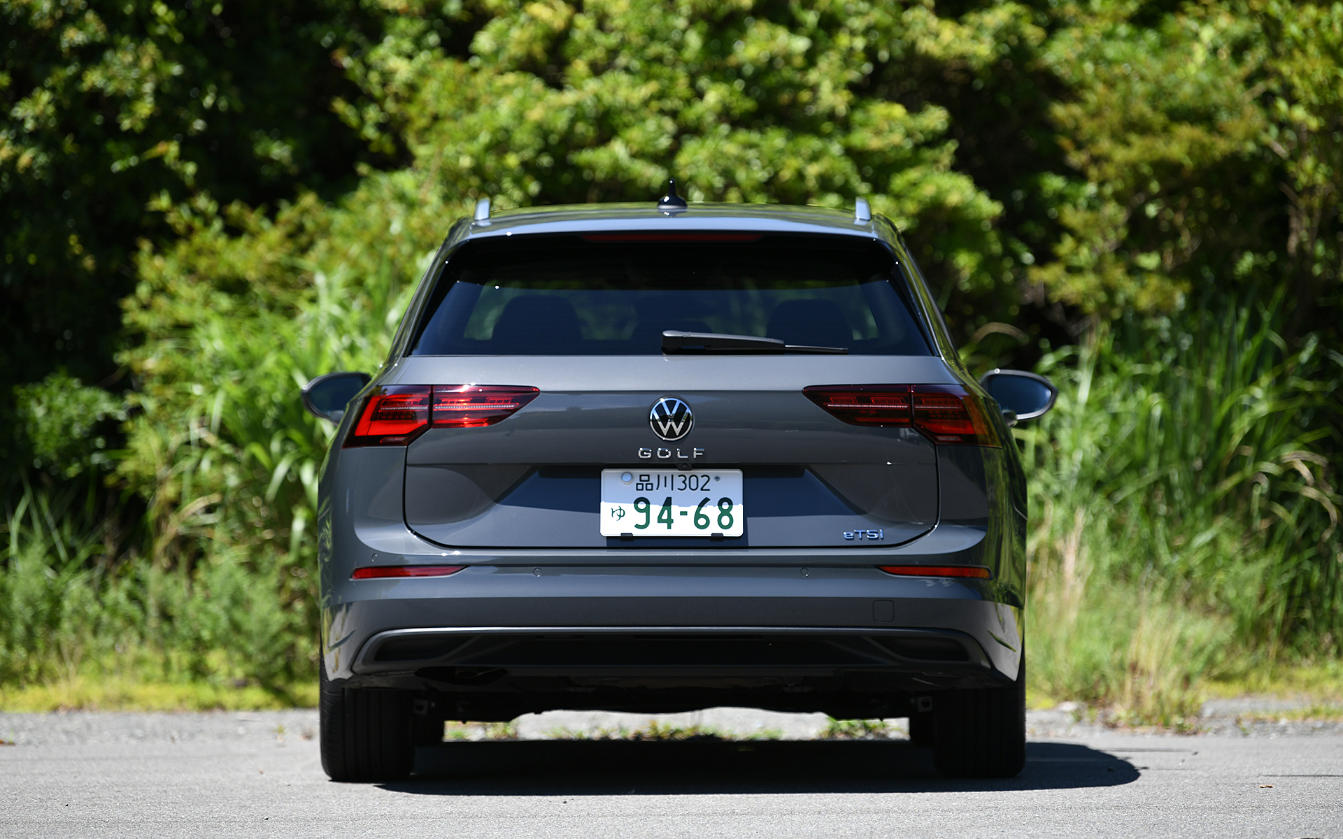 ボディサイズは4640×1790×1485mm（全長×全幅×全高）、ホイールベースは2670mm。車両重量は1360kg。5ダブルスポークのアルミホイールに組み合わせるのは、205/55R16サイズのグッドイヤー「エフィシェントグリップ パフォーマンス」