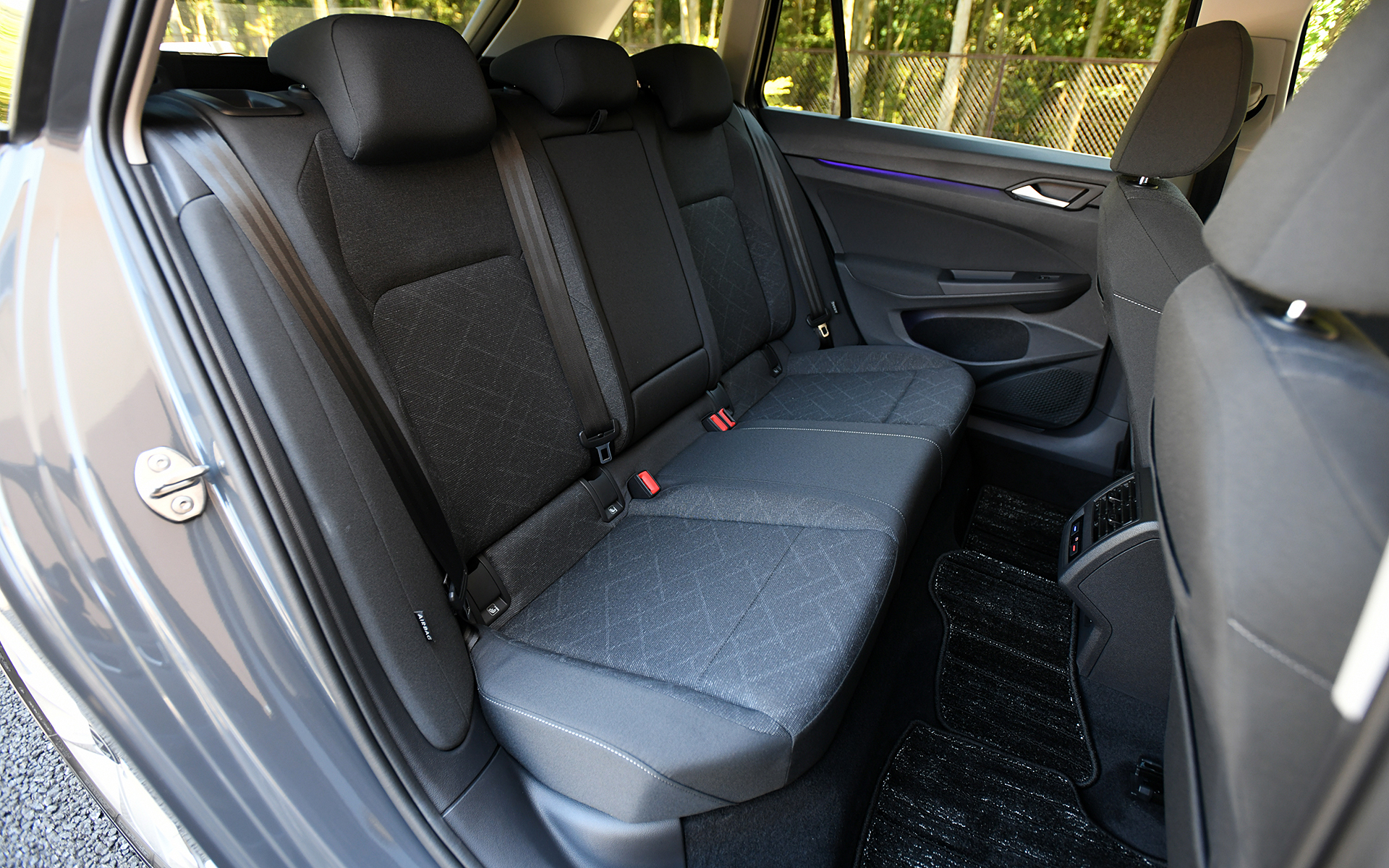 シートはグレードによりそれぞれ異なるデザインを採用