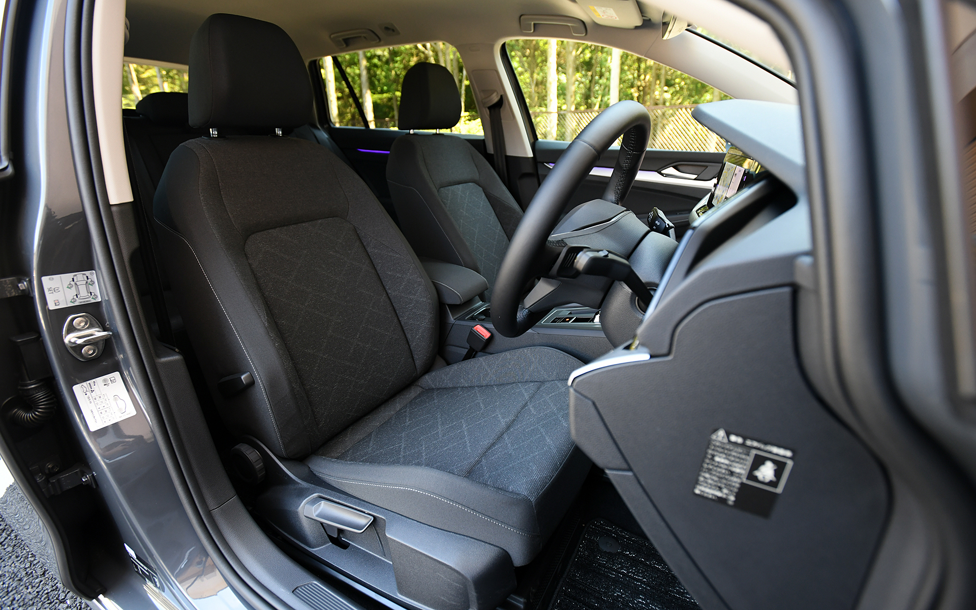 シートはグレードによりそれぞれ異なるデザインを採用