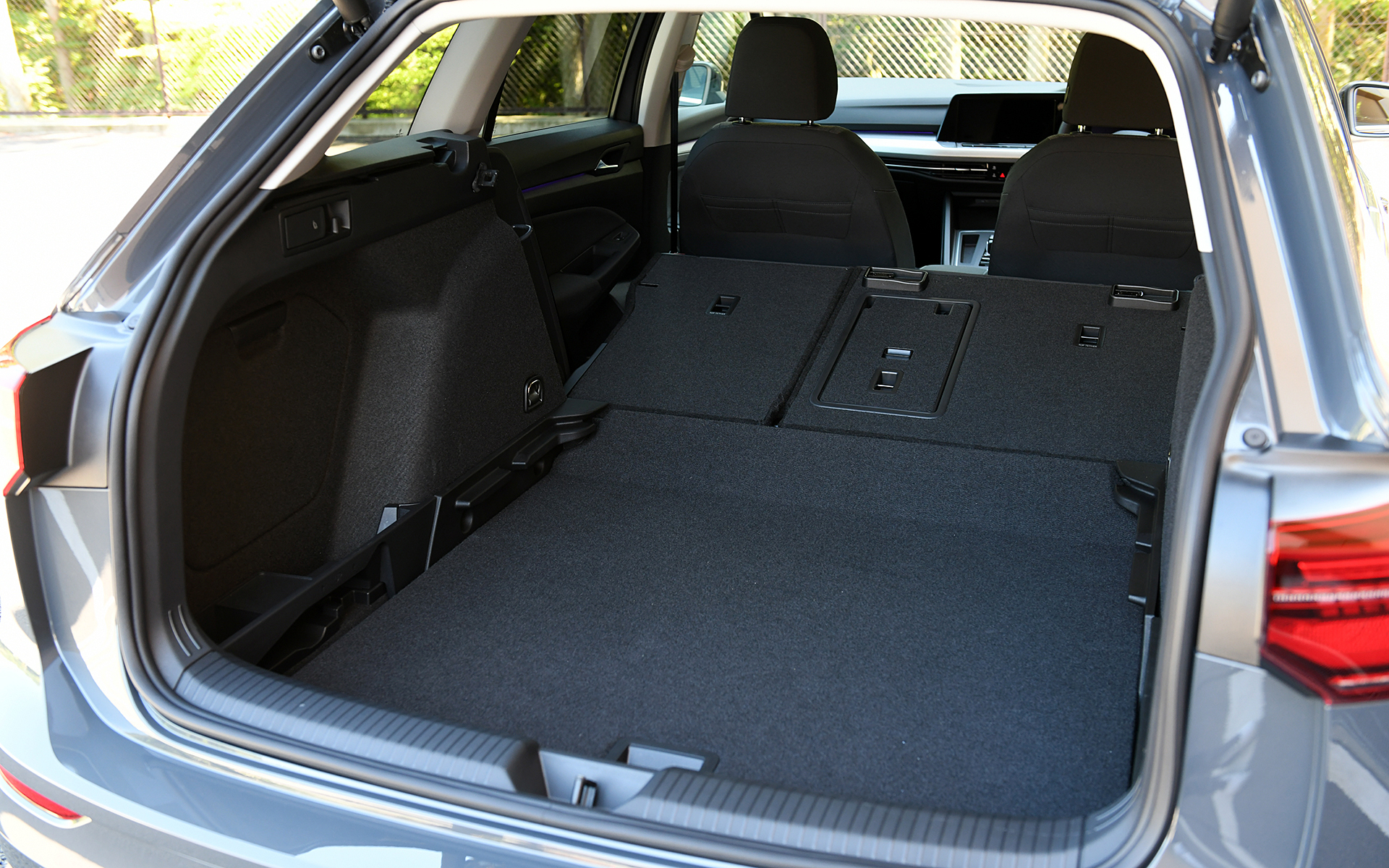 ラゲッジ容量は611L～最大1642Lに拡大可能。多彩なシートアレンジでさまざまなシチュエーションの荷物に対応できる