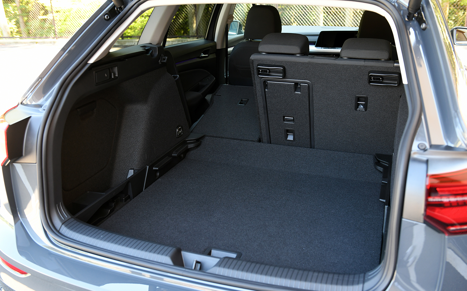 ラゲッジ容量は611L～最大1642Lに拡大可能。多彩なシートアレンジでさまざまなシチュエーションの荷物に対応できる