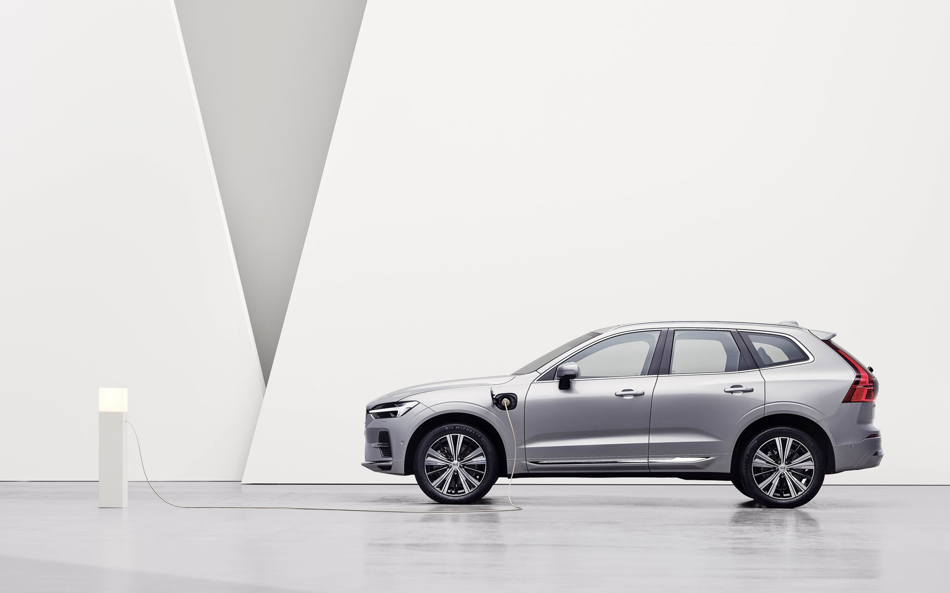 プラグインハイブリッドモデルのT8