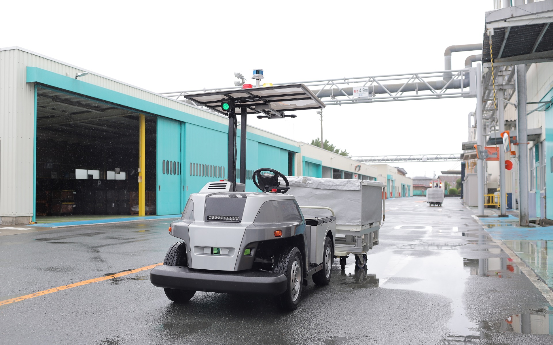 雨天など屋外環境でも利用可能な高い走破性