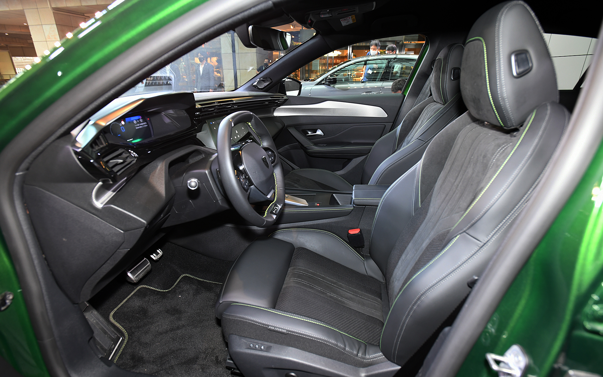 フロントシートとペダル