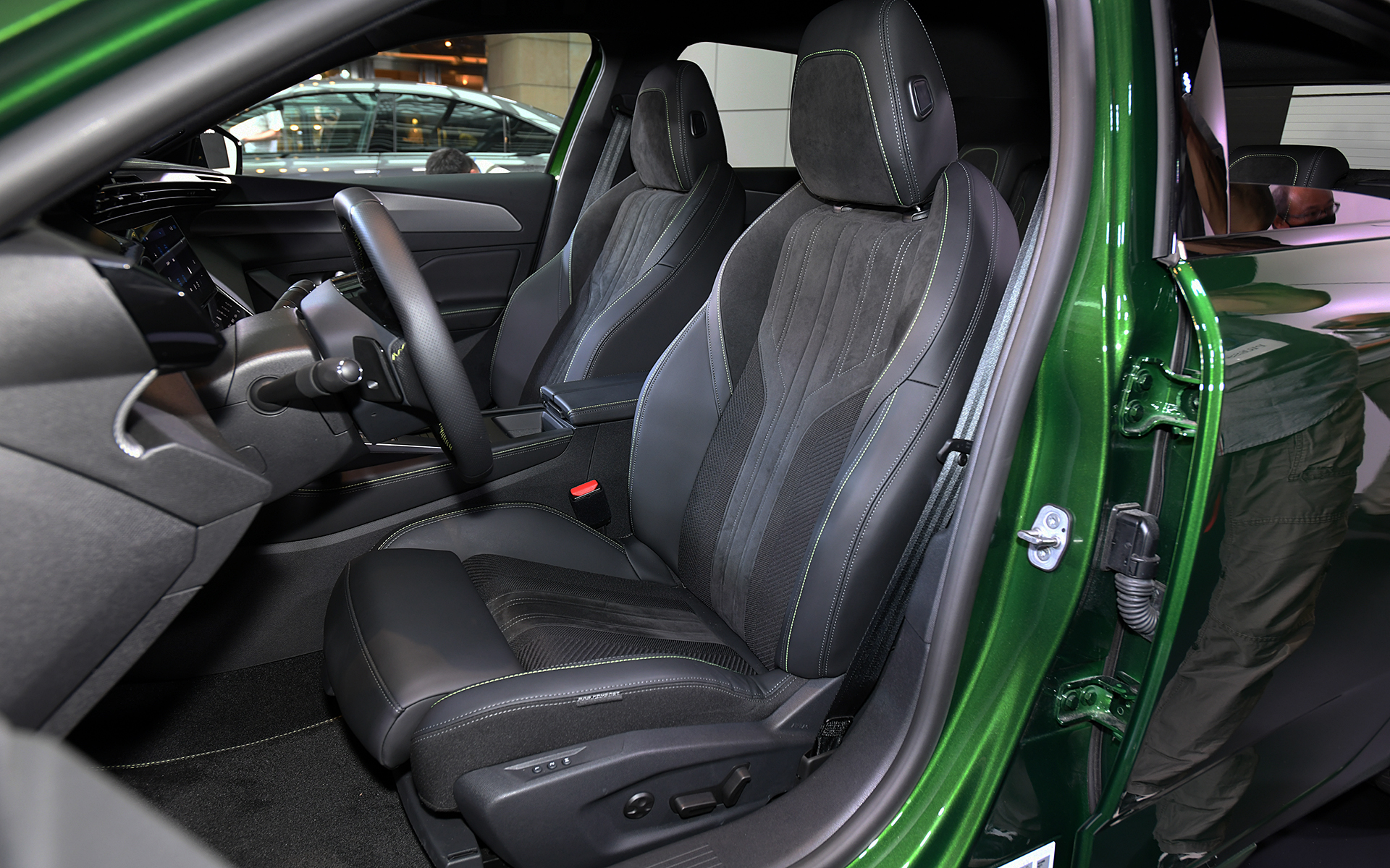 フロントシートとペダル