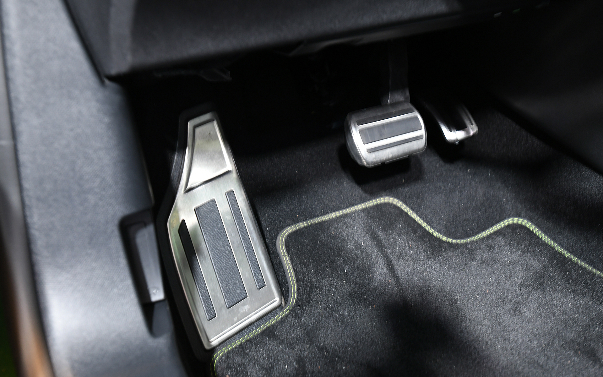 フロントシートとペダル