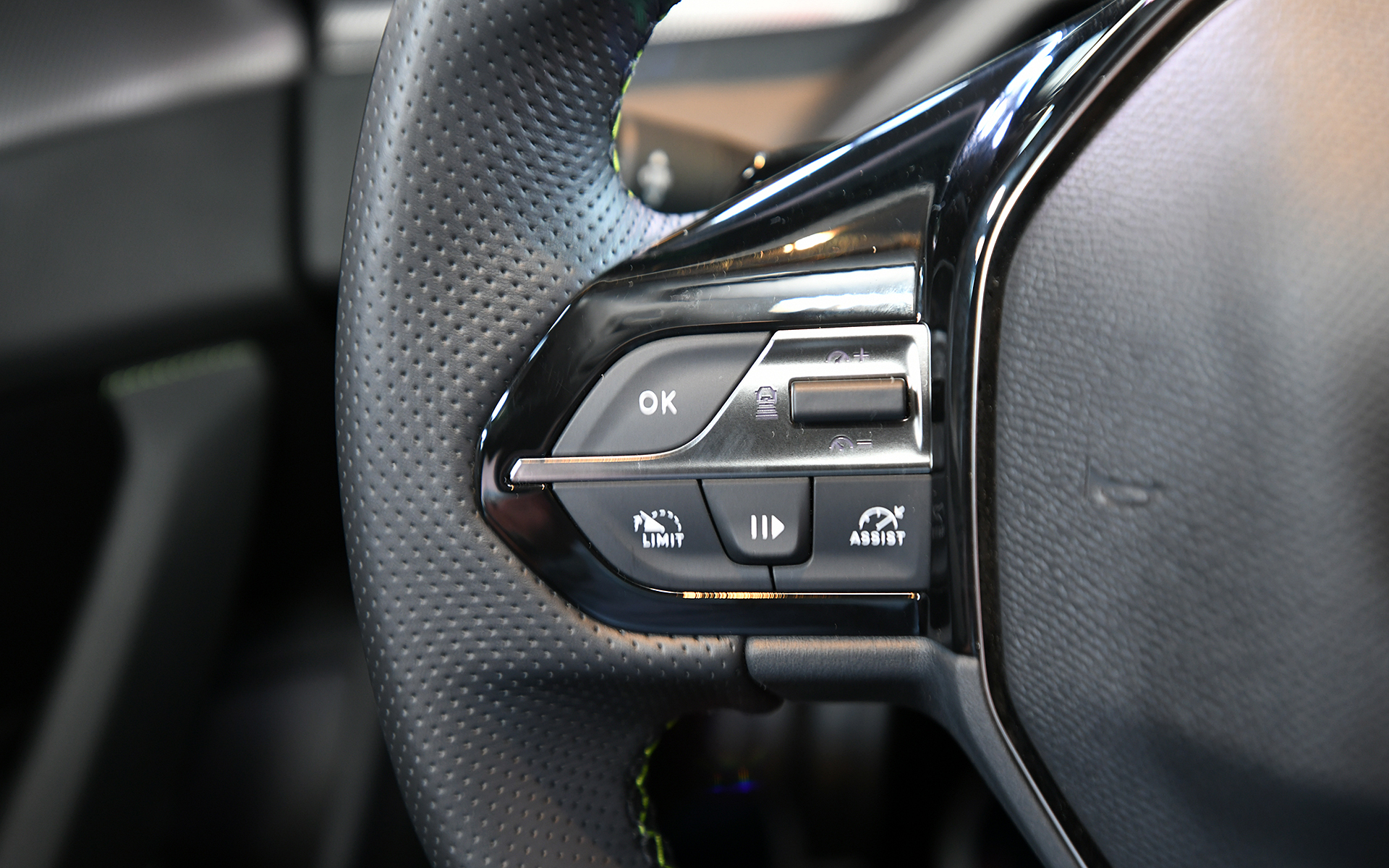 ステアリングまわり