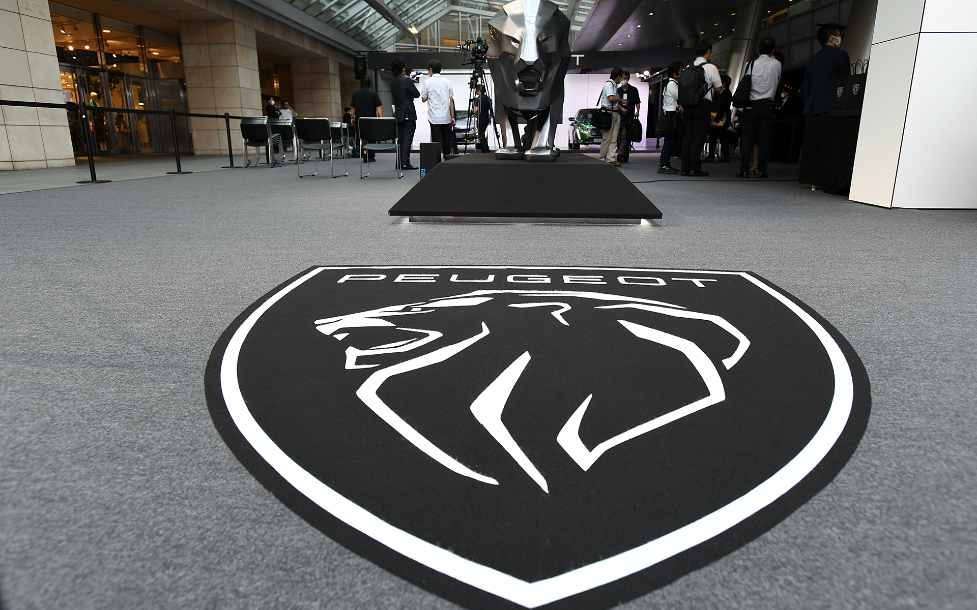 新しくなったロゴとロゴのモチーフとなったライオン