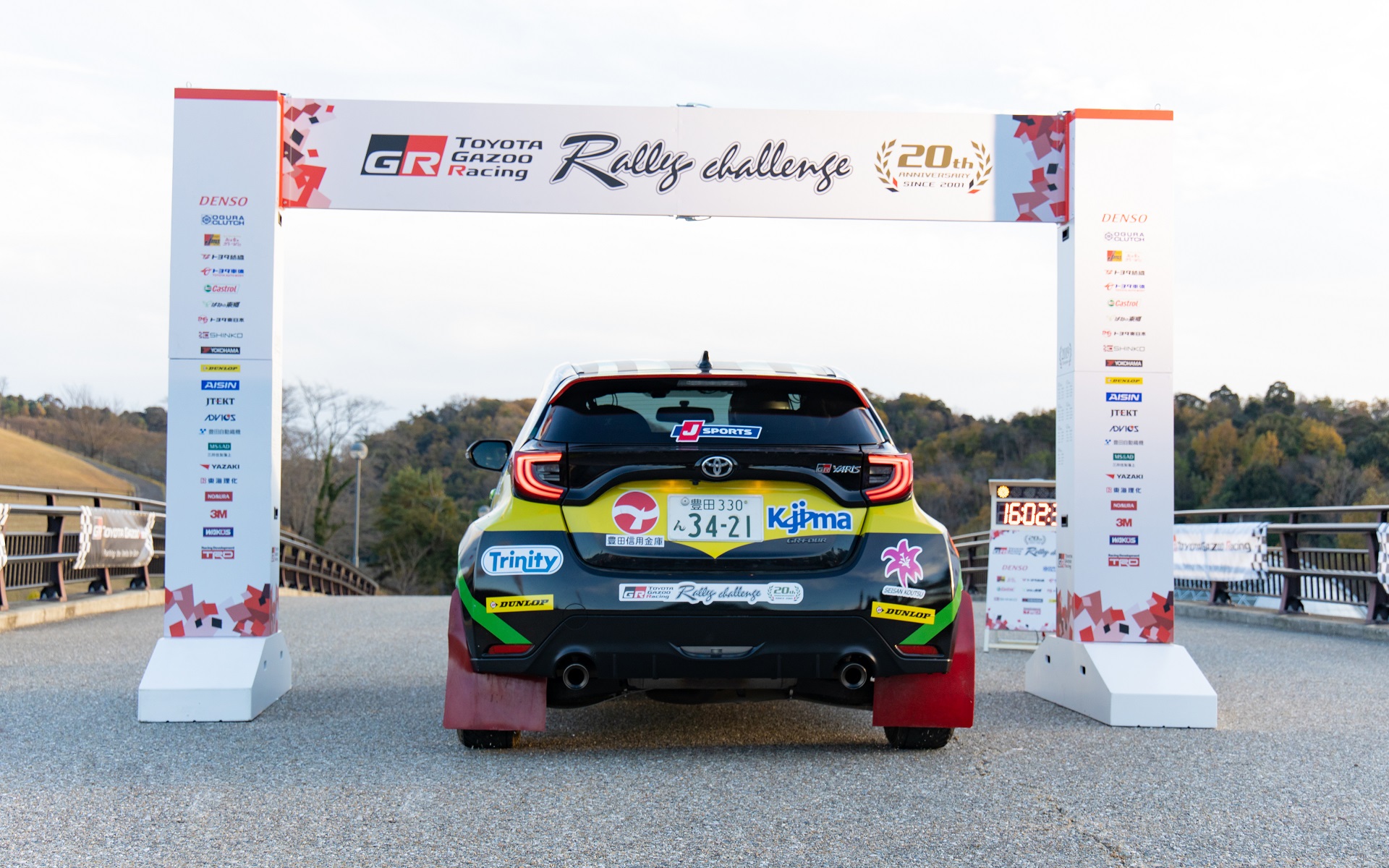 劇中に登場するGRヤリス　(c)「僕と彼女とラリーと」製作委員会