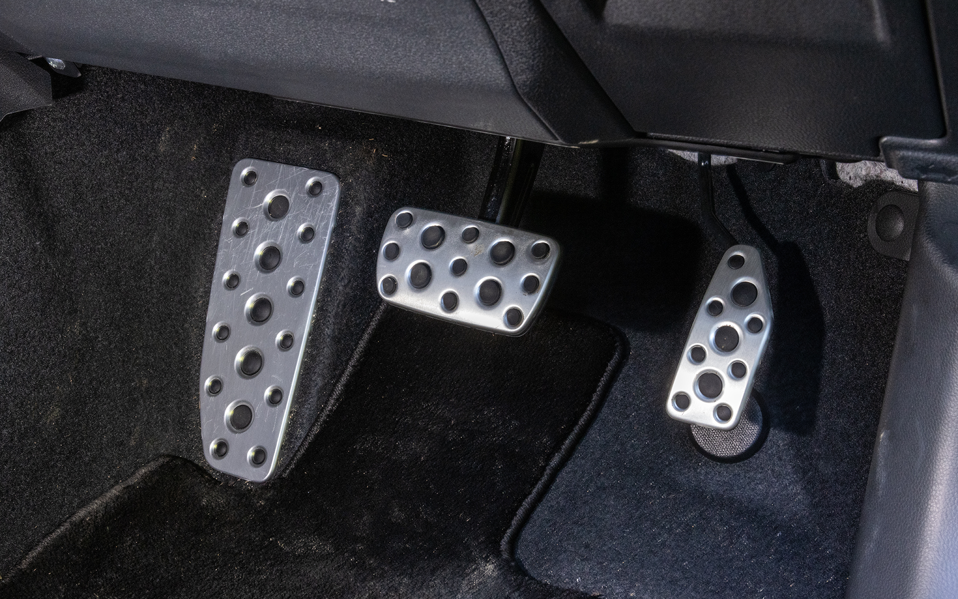 Limited EXはアルミパッド付スポーツペダルを装着