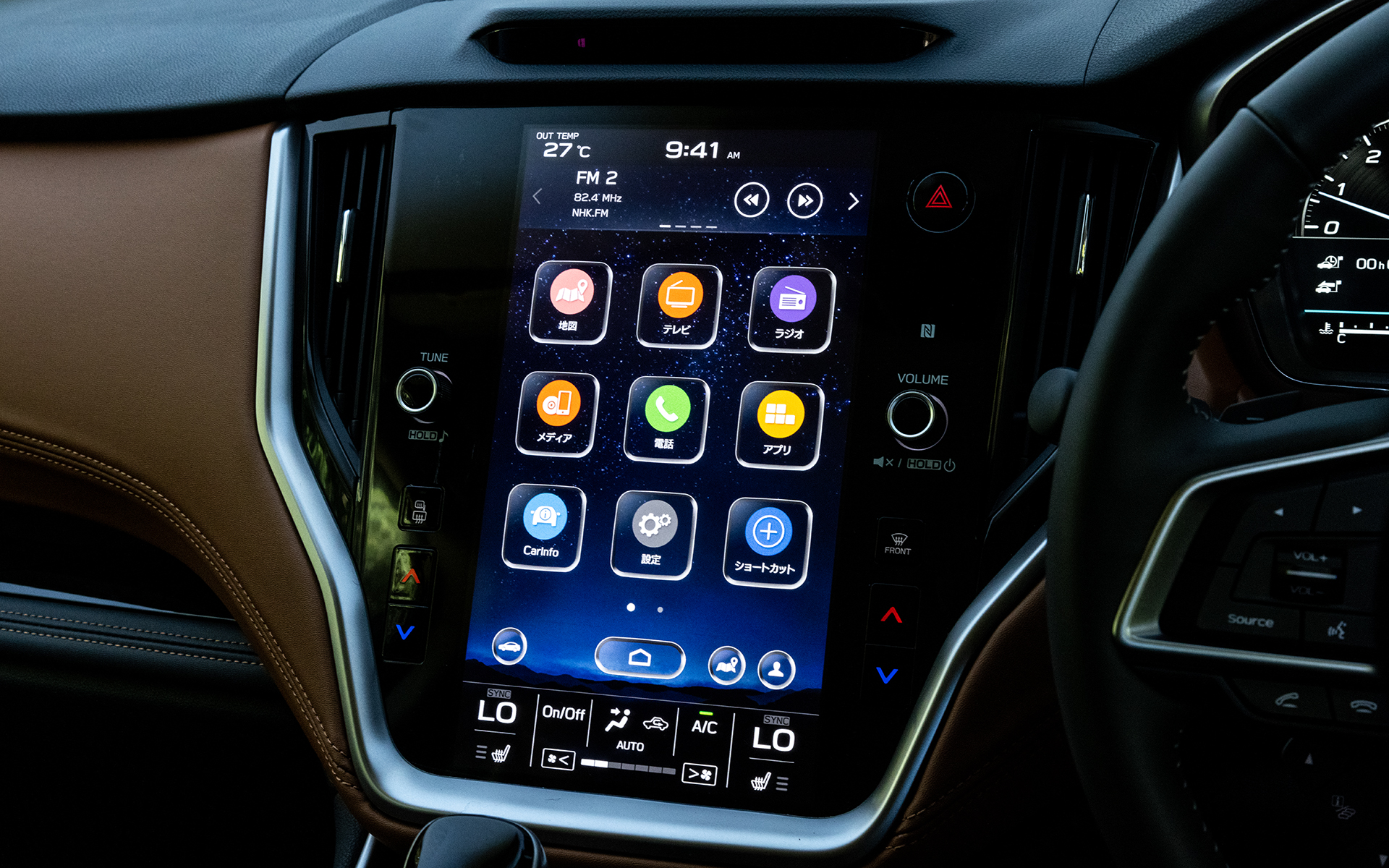 インパネ中央の特等席に縦型の11.6インチ液晶パネルを使ったセンターインフォメーションディスプレイが備わる