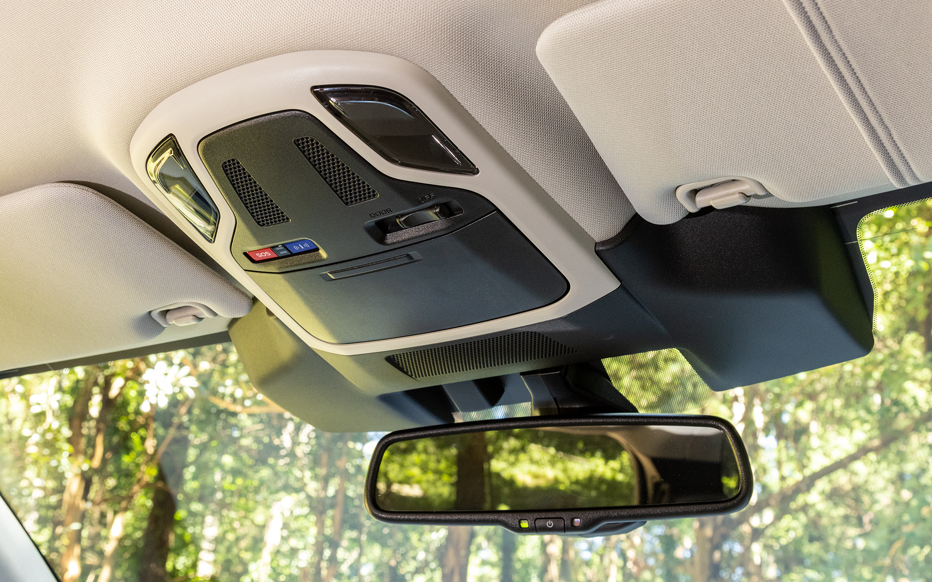 オーバーヘッドコンソールとルームミラー