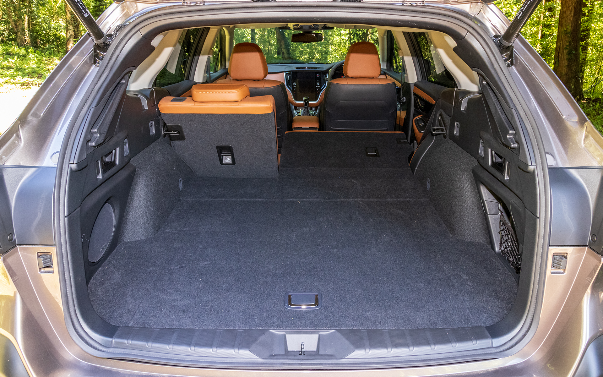 6：4分割可倒式リアシートをアレンジすることで収納力をアップ