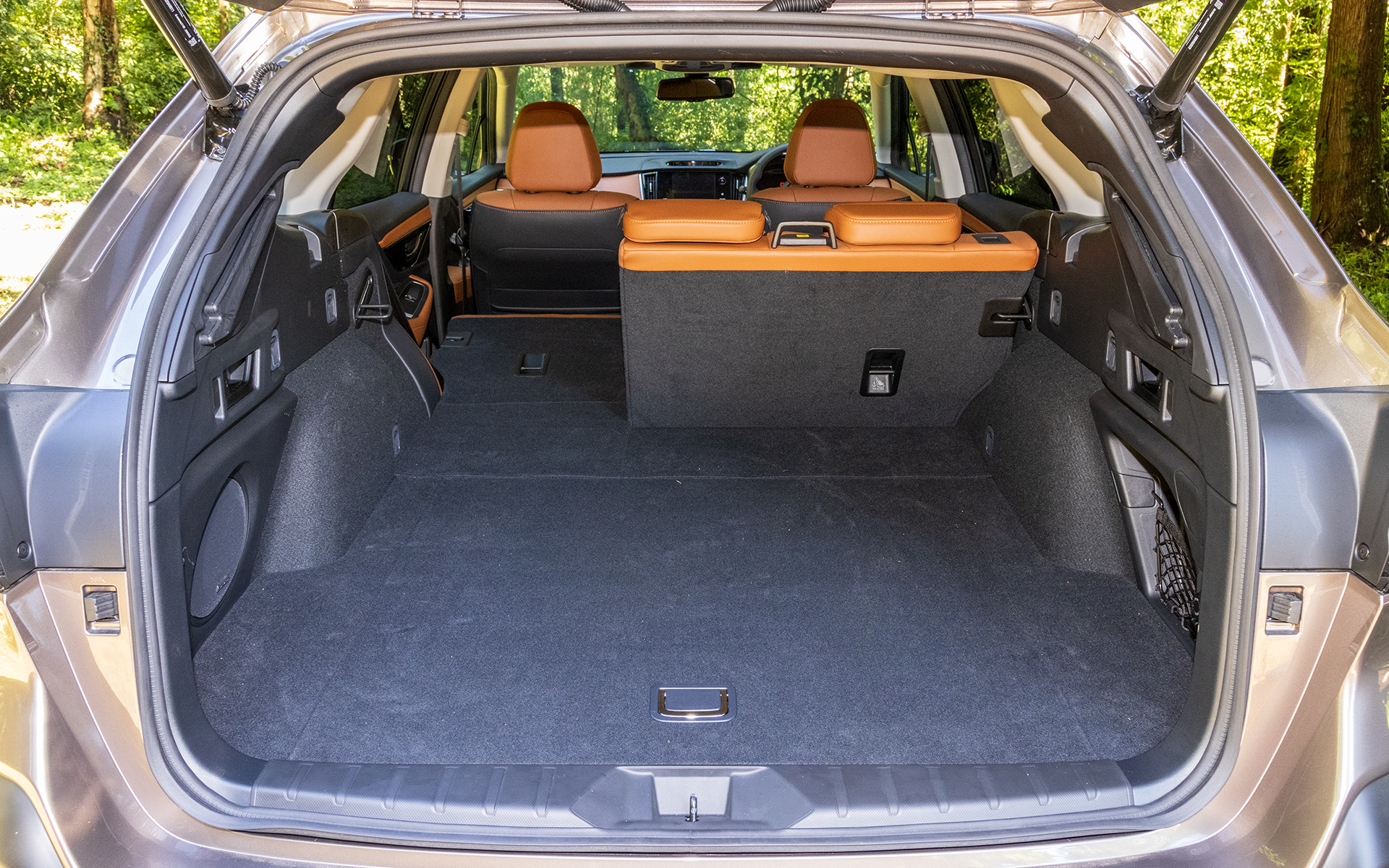 6：4分割可倒式リアシートをアレンジすることで収納力をアップ