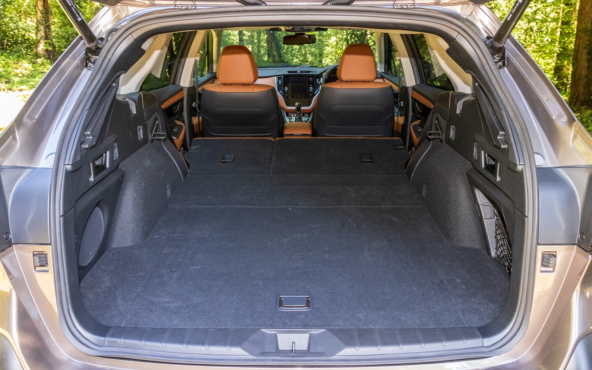 6：4分割可倒式リアシートをアレンジすることで収納力をアップ