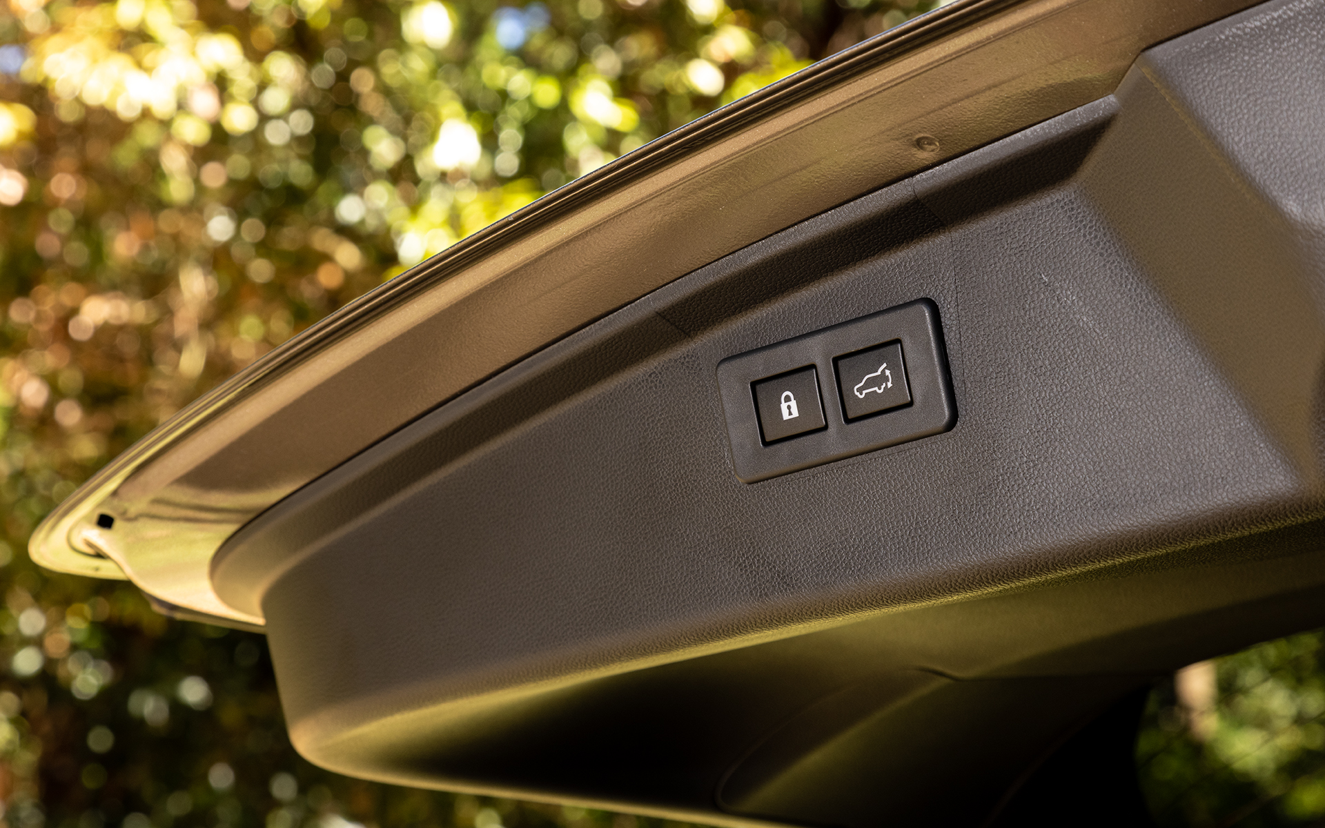 ハンズフリーオープンパワーリヤゲートが標準