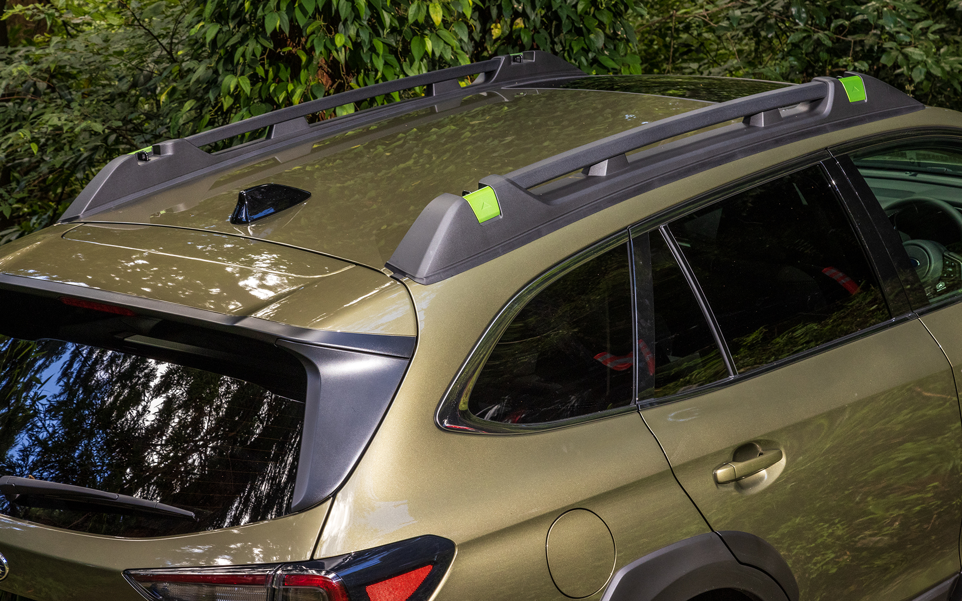 X-BREAK EXのルーフレールはラダータイプに。ここにもエナジーグリーンのアクセントが入る