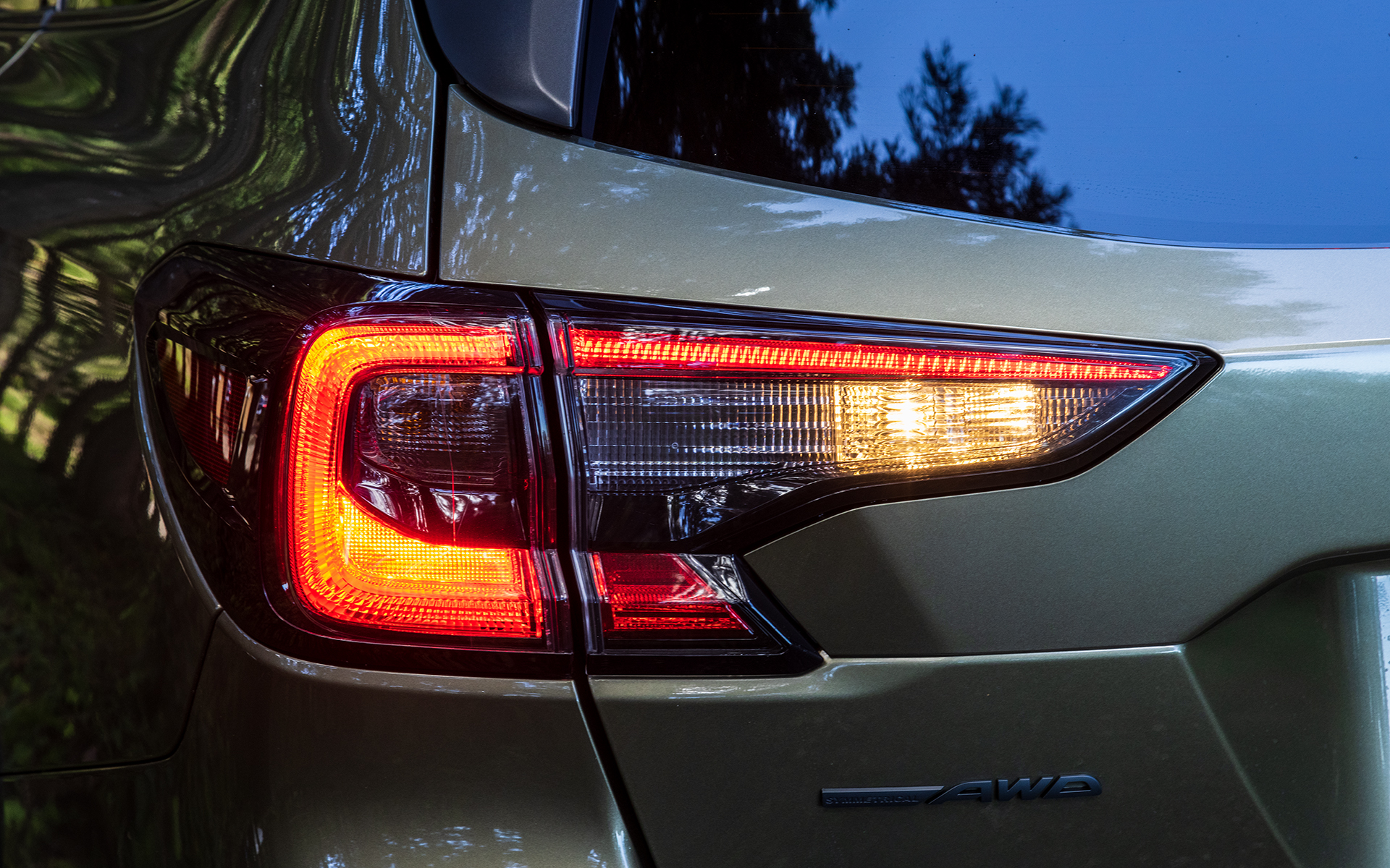 リアコンビランプの点灯パターン。LEDを採用していてリアフォグランプも標準装備