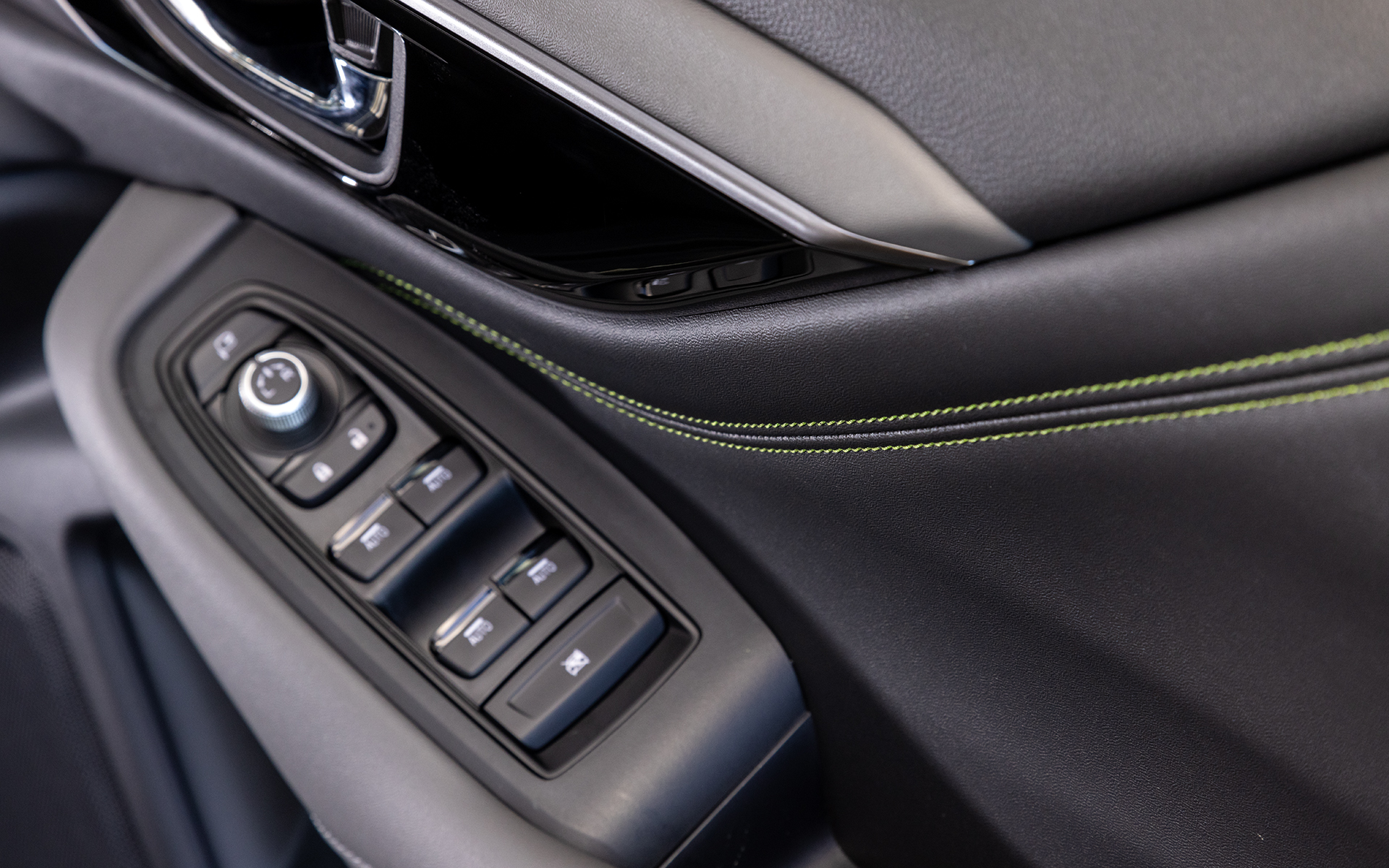 ステッチもエナジーグリーン