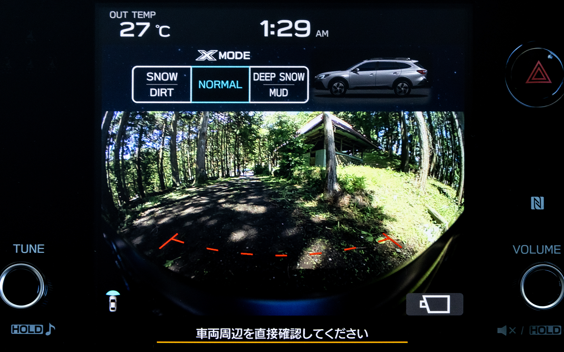 カメラ表示は助手席前方のほか2画面、リアも選択できる
