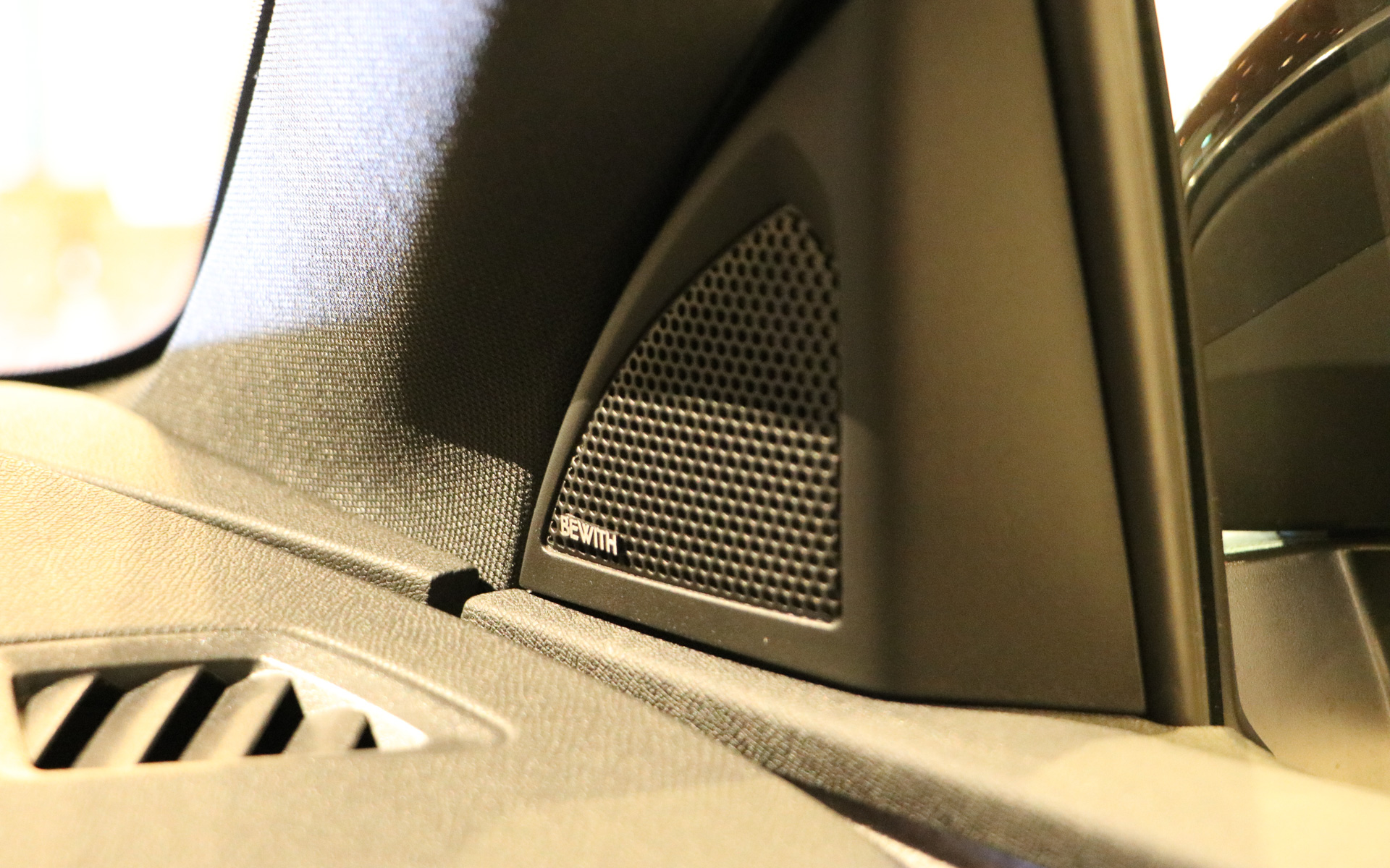 トゥイ―タ―とフロントスピーカーはセットで13万2000円