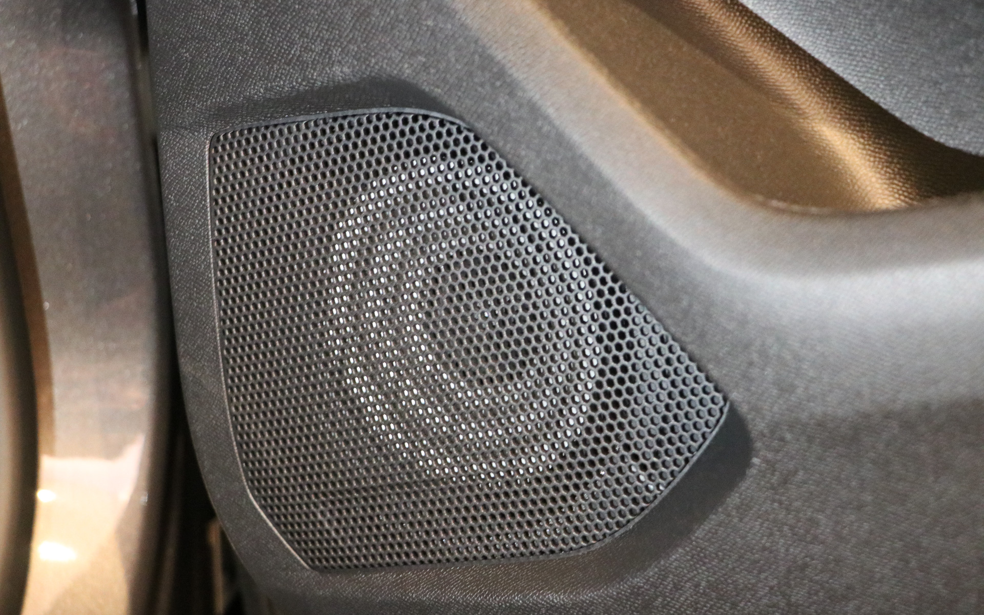 リアスピーカーは8万8000円