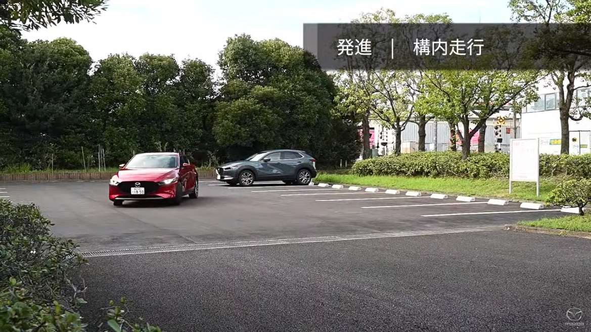 市街地走行で多くなる発進加速で段付き感を抑制