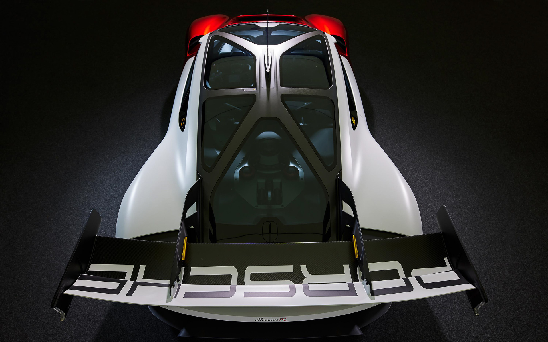 ミッションRのボディサイズは4326×1990×1190mm（全長×全幅×全高）