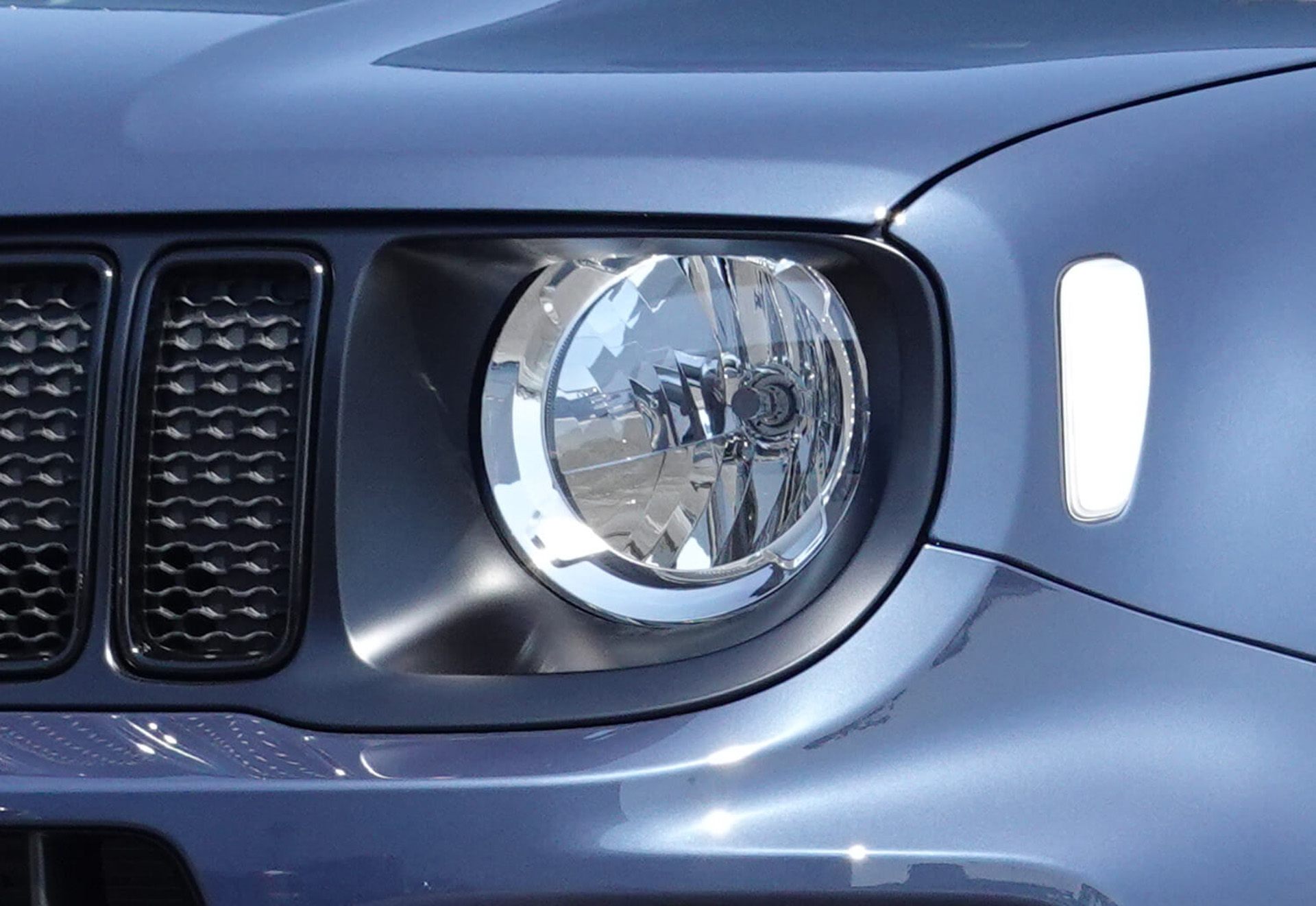 限定車「レネゲード・ナイトイーグル」のエクステリア