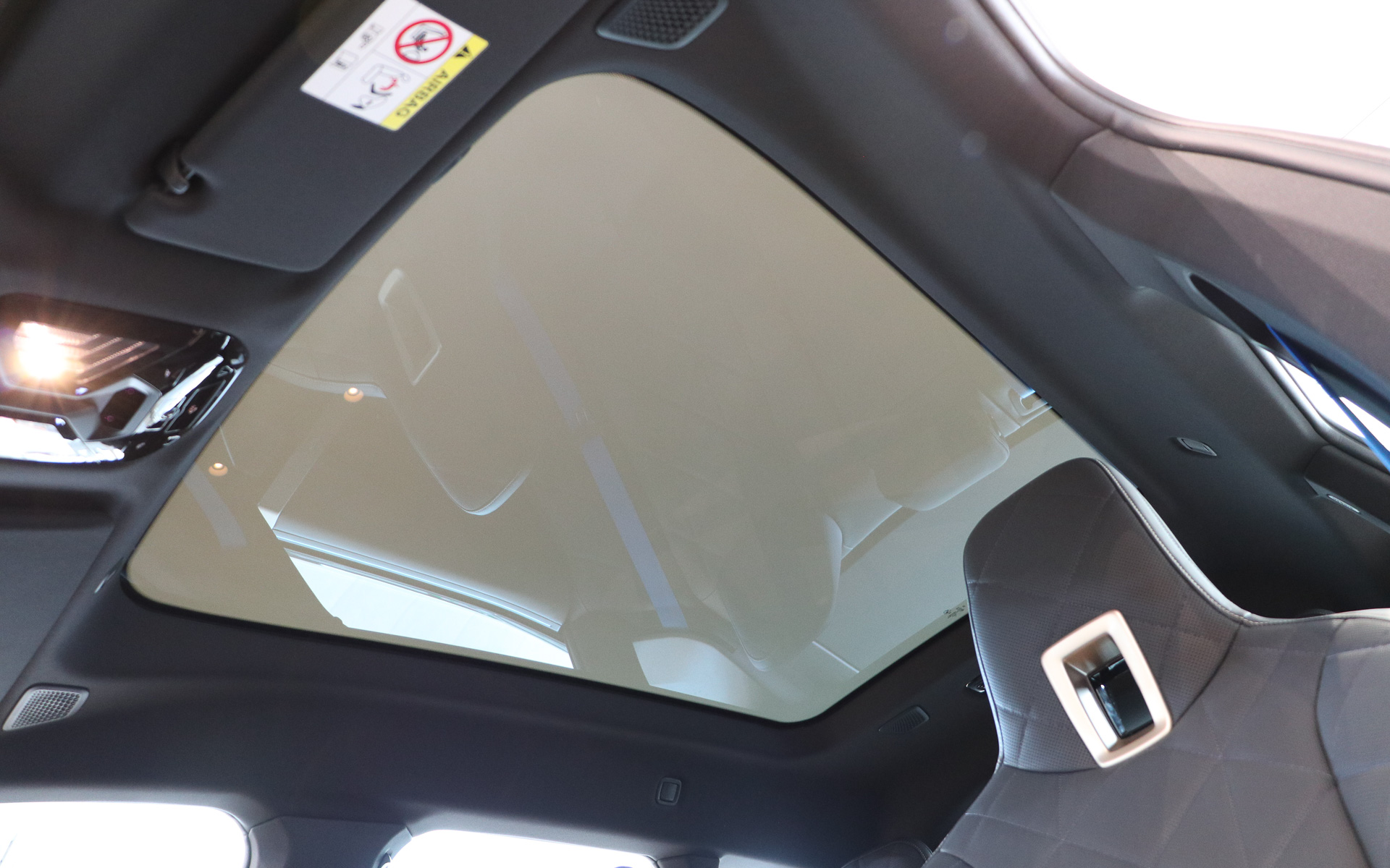 大きなパノラマ・ガラス・ルーフ