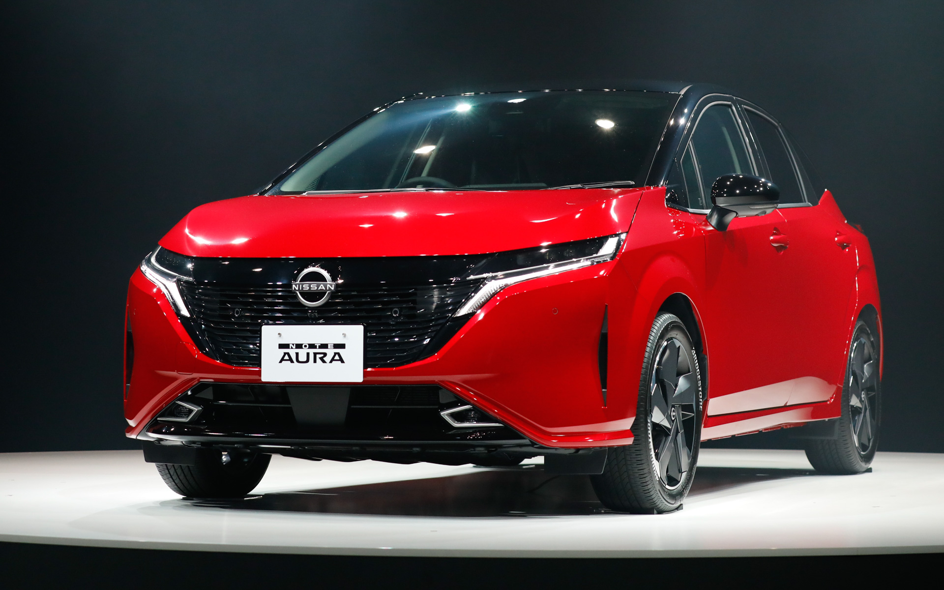 新型車「ノート オーラ」