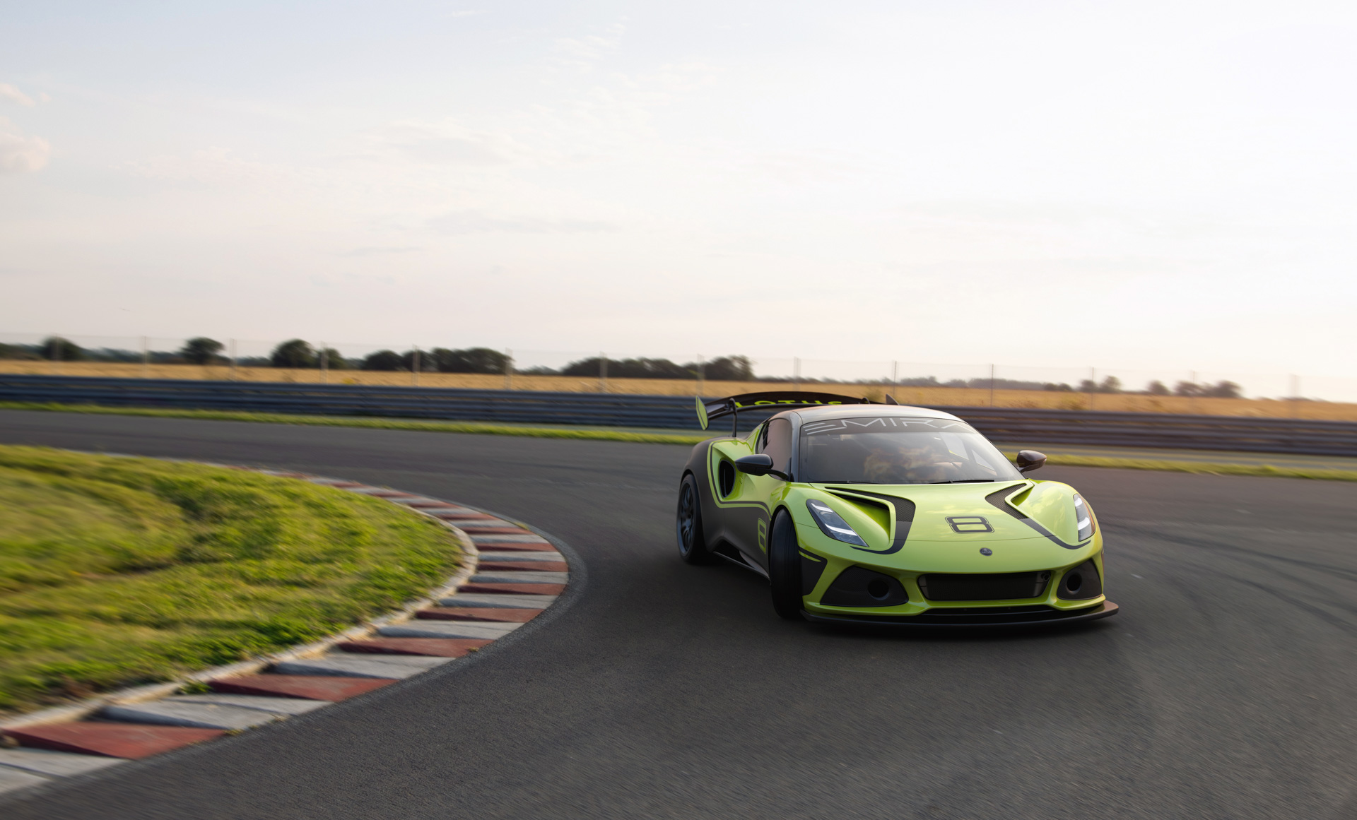 レース車両「エミーラ GT4」