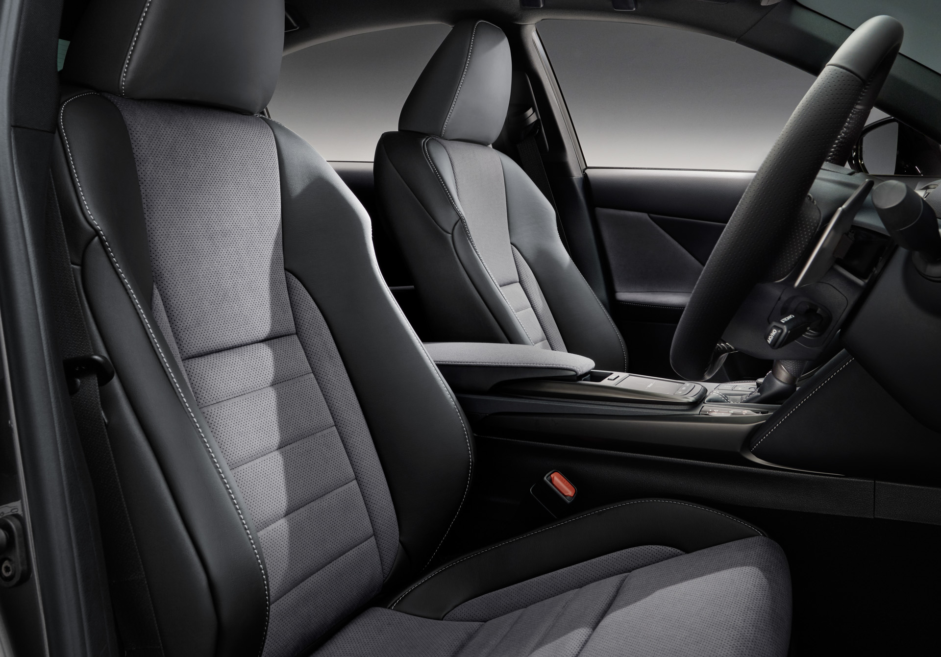 特別仕様車専用ウルトラスエード/L texスポーツシート（グレー/ブラック［運転席ポジションメモリー/運転席・助手席ベンチレーション機能付］）