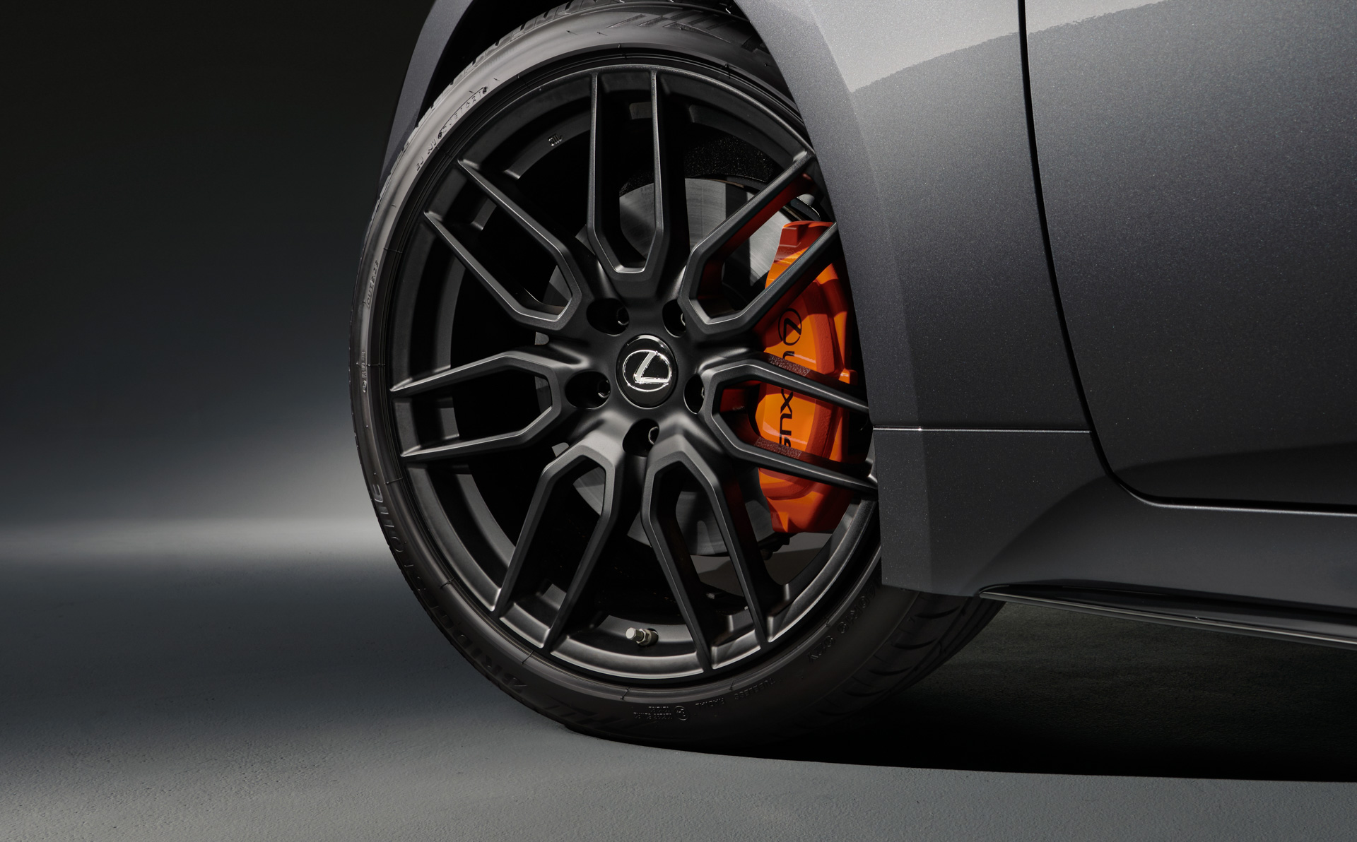 特別仕様車専用鍛造アルミホイール（BBS製マットブラック塗装）