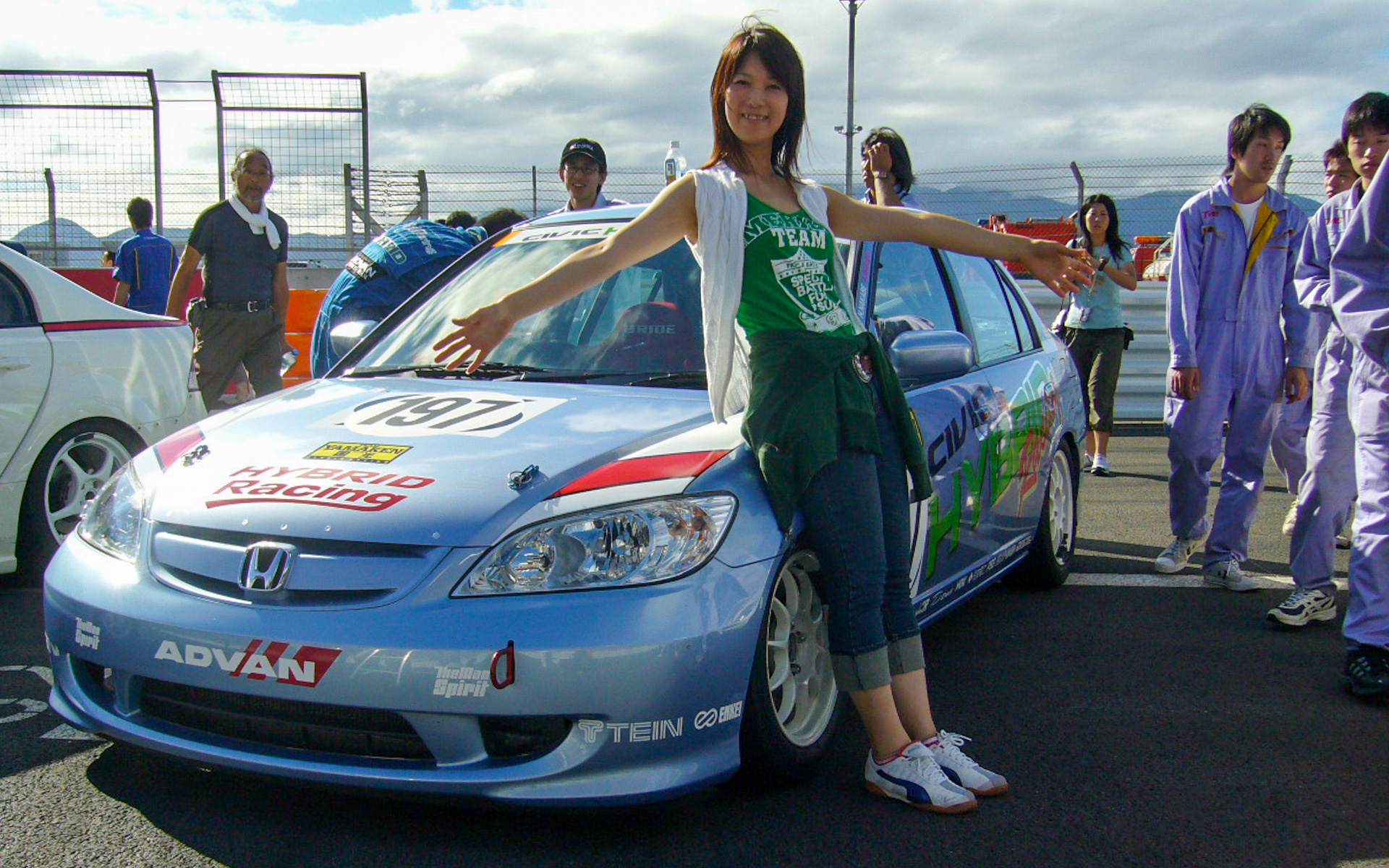 私が生涯忘れることのできないシビックは、シビックハイブリッドとしては初代となる7代目のレース仕様車です。これは2005年に、若手エンジニアの有志チームと一緒に、富士スピードウェイの1000km耐久レースに参戦した時ですね。速さと燃費のバランスのよさがバッチリハマって、クラス優勝を成し遂げたのでした