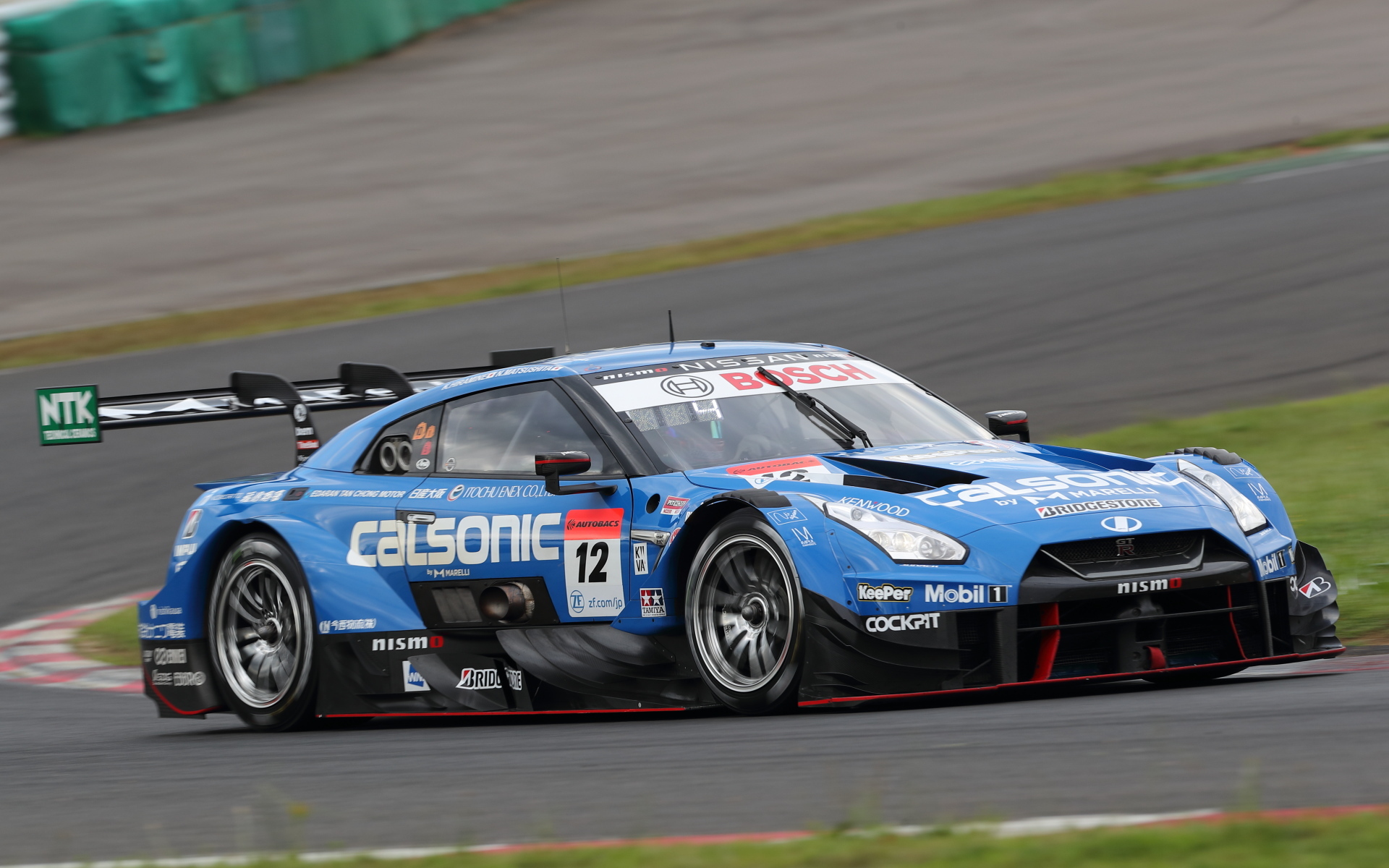 3位は12号車 カルソニック IMPUL GT-R（平峰一貴/松下信治組、BS）