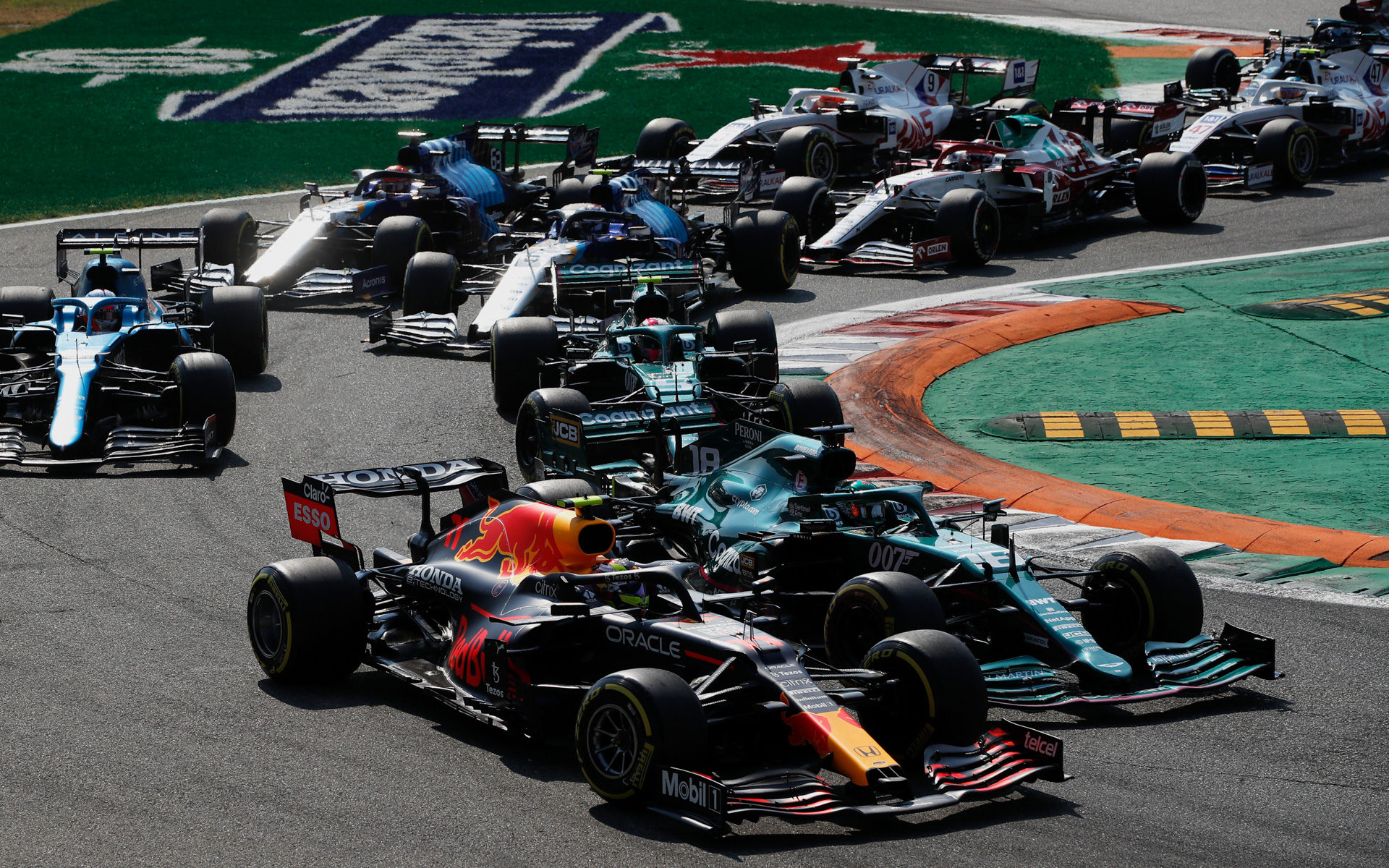 イタリアGPで徐々に順位を上げるセルジオ・ペレス選手