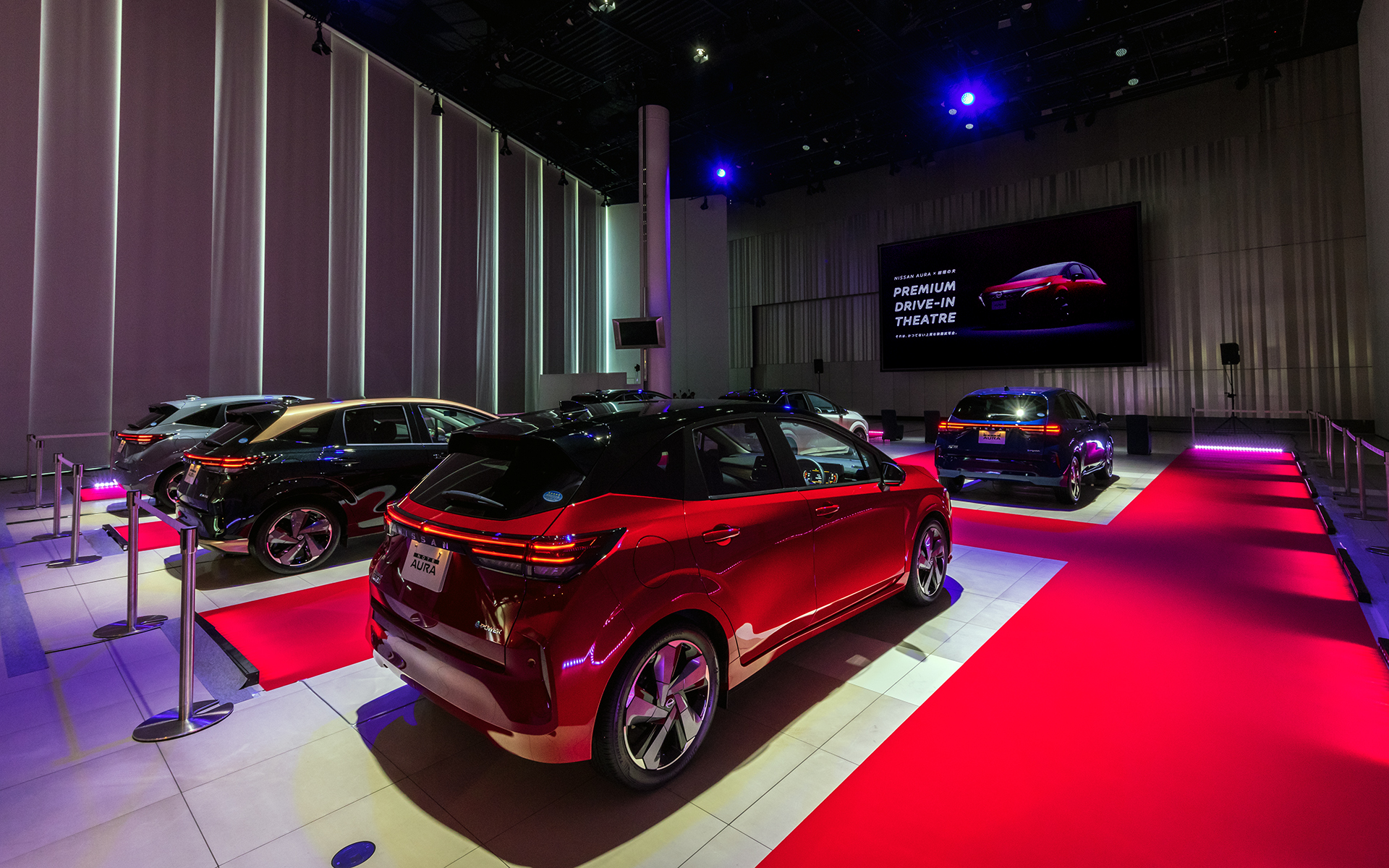 6組の参加者のために用意された6台のノート オーラが並ぶ