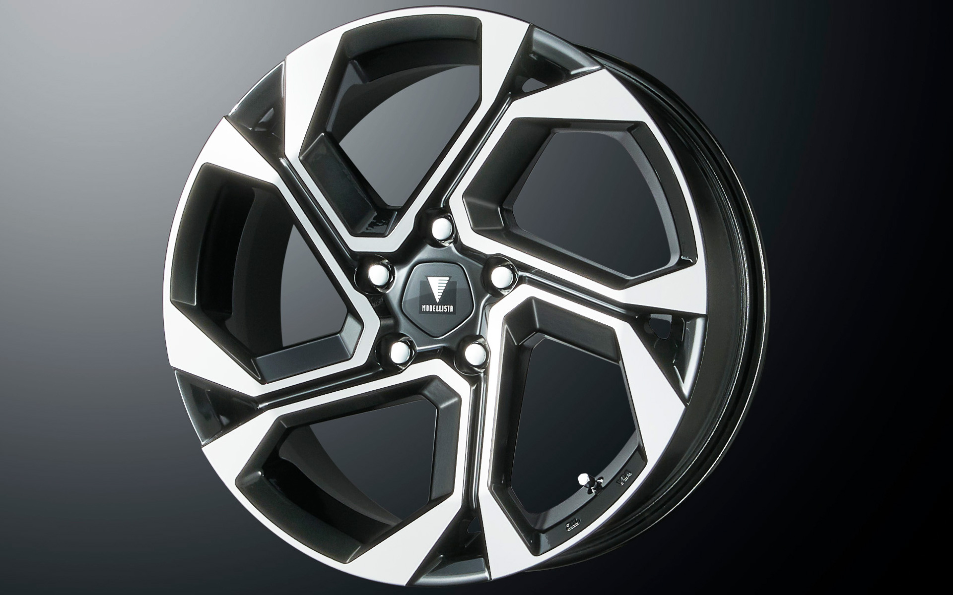 クロスオーバースタイルのデザインが力強さを表現し、シンボリックな切削面がダイナミックなスタイルを演出する17インチアルミホイールセット。MODELLISTA WingDancerXII（ブラック×ポリッシュ）、11万円（1台分/4本）