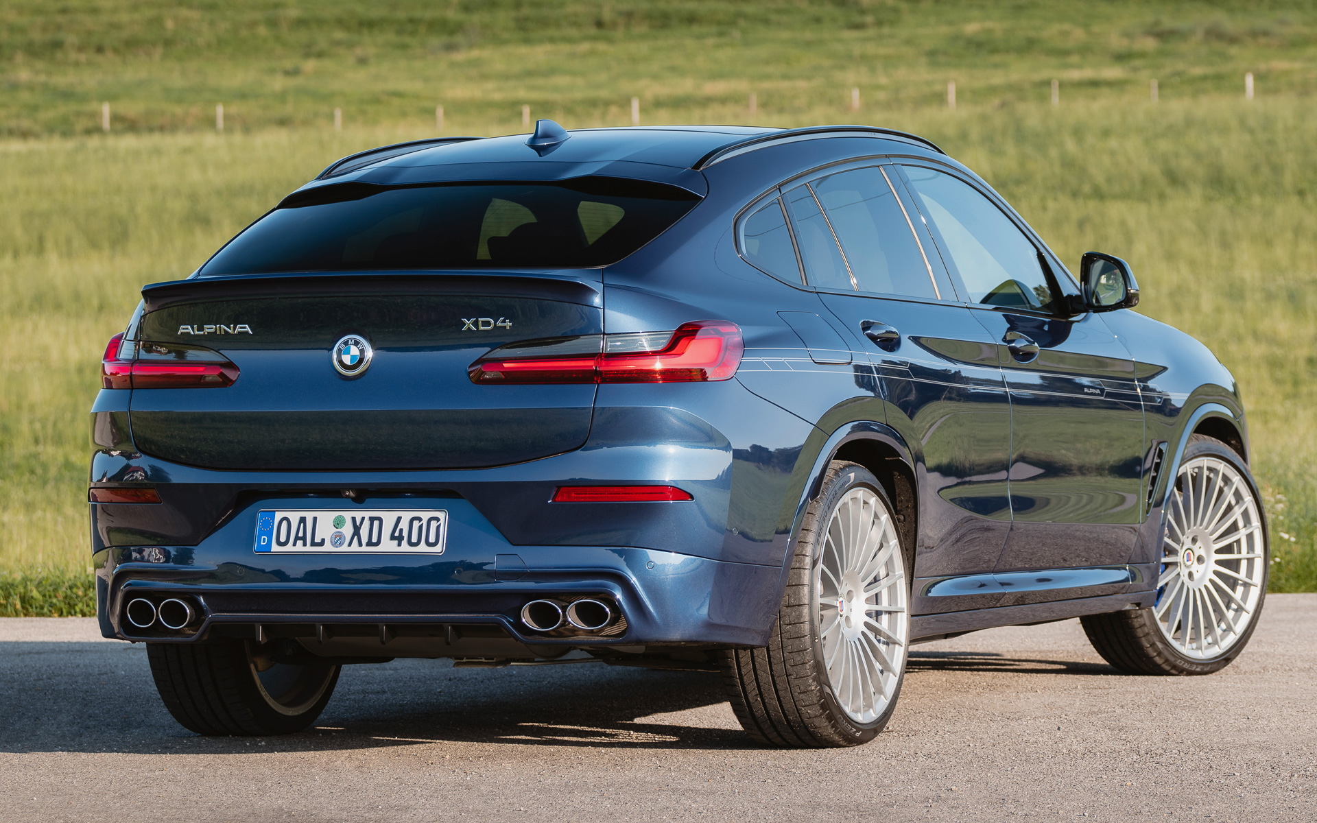 ボディサイズは4751×1927×1615mm（全長×全幅×全高）、ホイールベースは2864mm、車両重量は2145kg