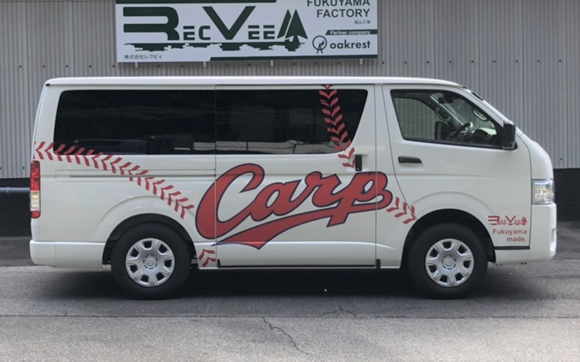 ボディサイズは4695×1695×1980mm（全長×全幅×全高）