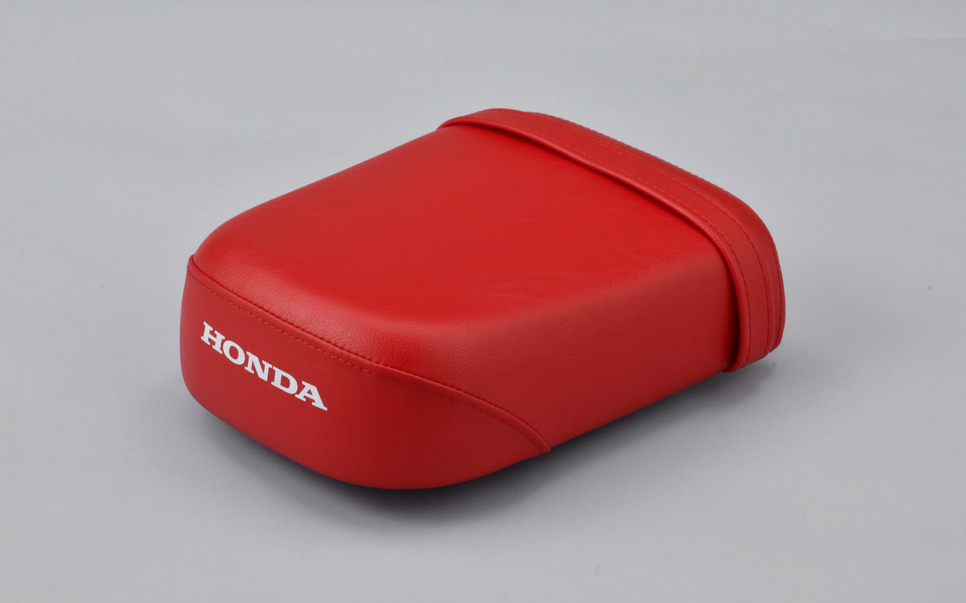 別売り純正アクセサリー ピリオンシート（レッド）