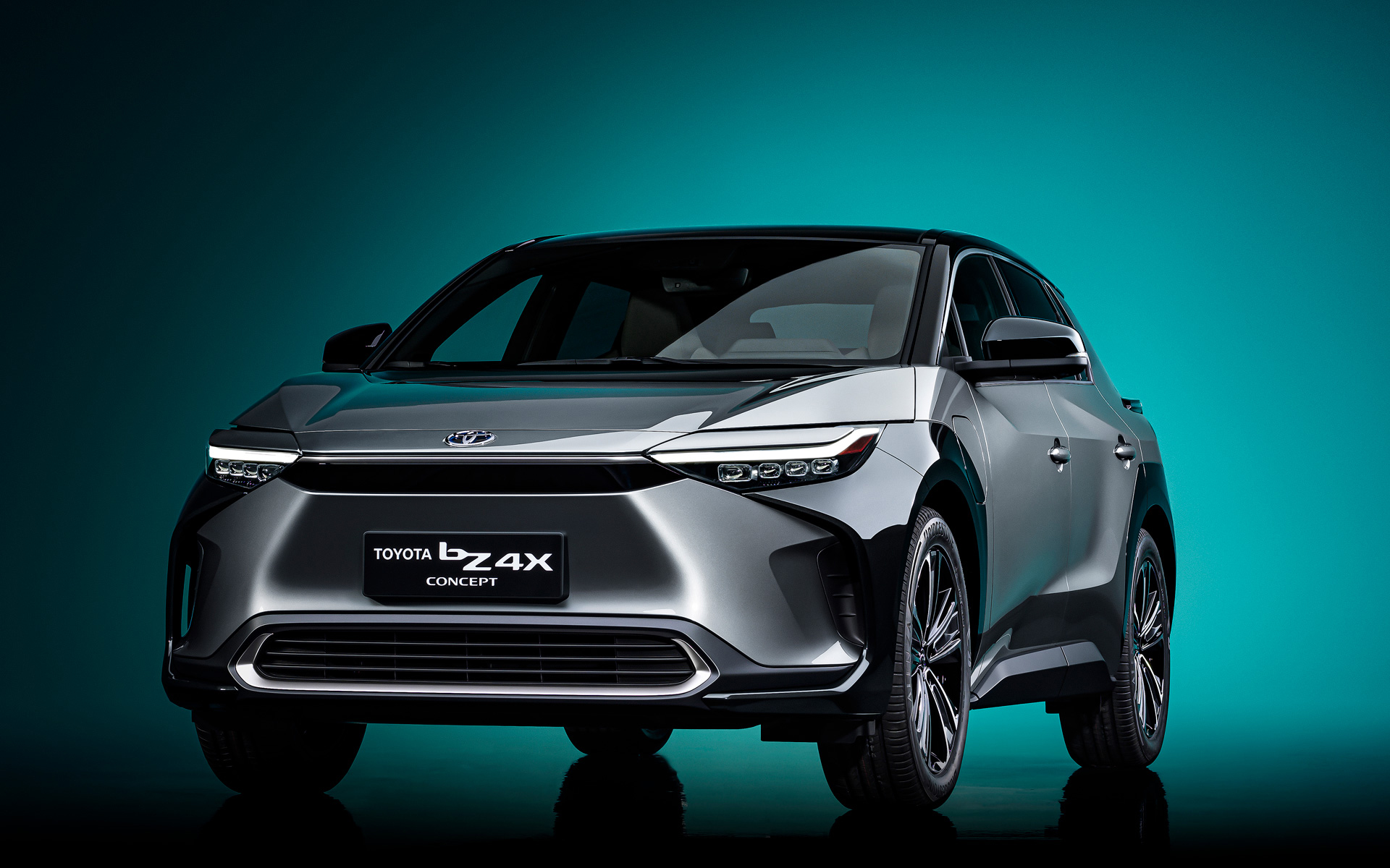 4月に上海モーターショーで世界初公開されたEVシリーズのコンセプトモデル「TOYOTA bZ4X Concept」は、トヨタとスバルが共同開発したEV専用のe-TNGAプラットフォームを採用する4WDモデル。bZシリーズはこのbZ4Xを含めて7車種が導入される計画だ