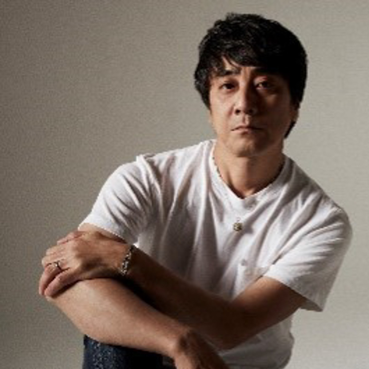 山崎まさよし：1995年デビュー。1997年公開の主演映画「月とキャベツ」の主題歌「One more time,One more chance」がロングヒット。音楽ファンのみならず多方面から支持を得ている。2020年にデビュー25周年を迎え、2021年9月22日には新作アルバム「STEREO3」をリリースする