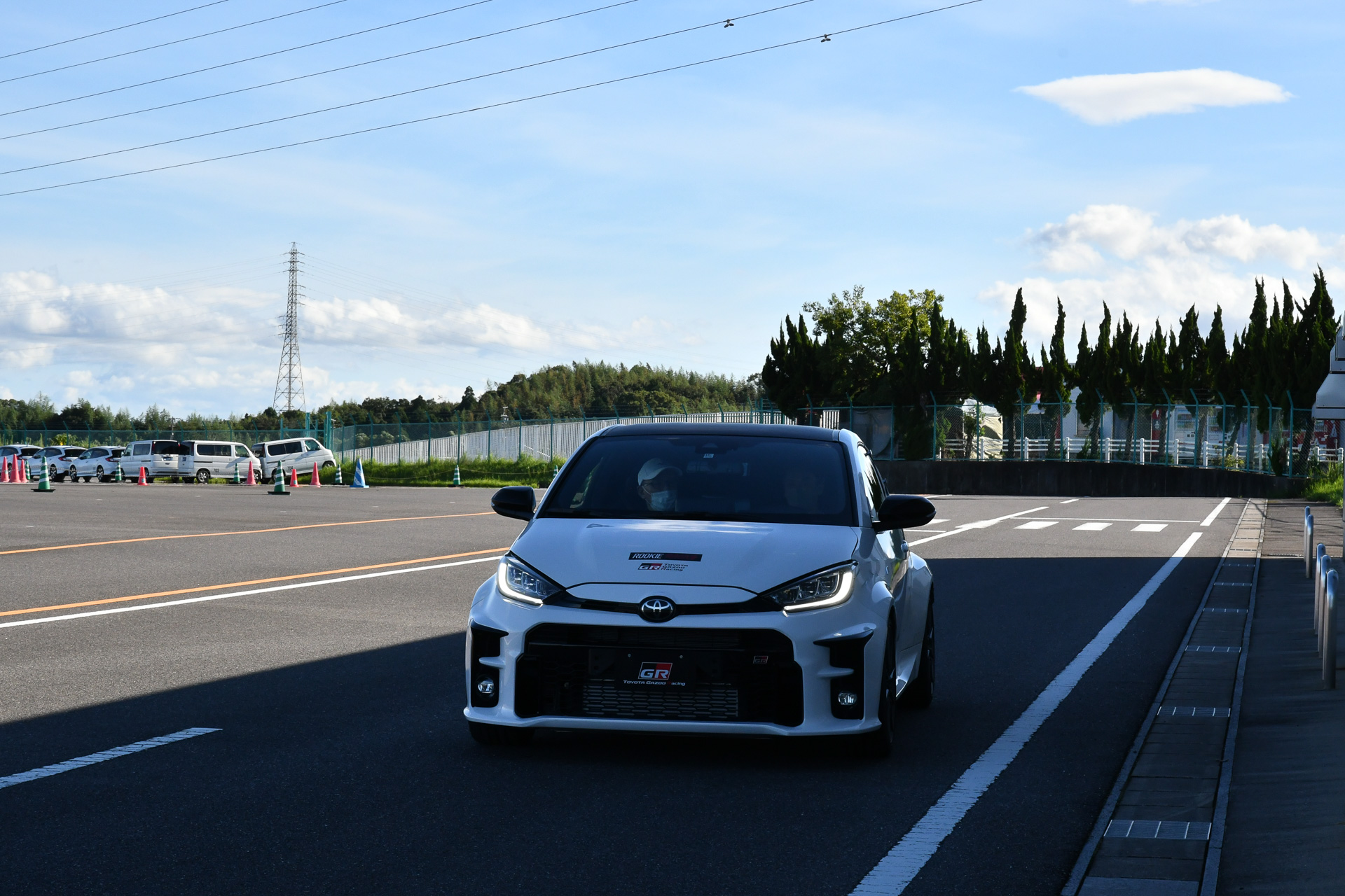 水素GRヤリス走行中