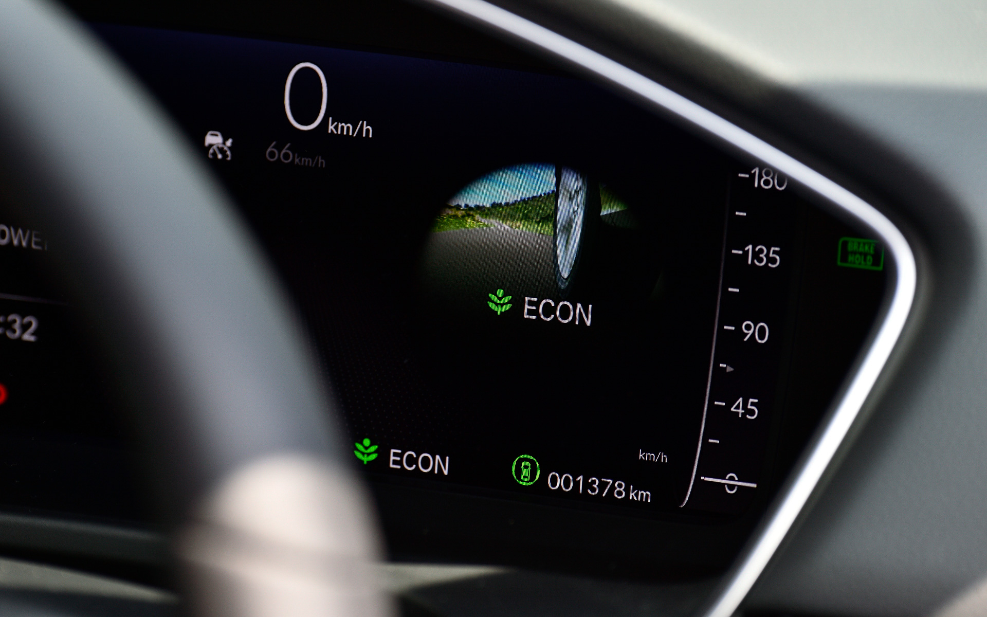 CVTでは「スポーツ」「ノーマル」「エコ」の3つのドライブモードを選択可能