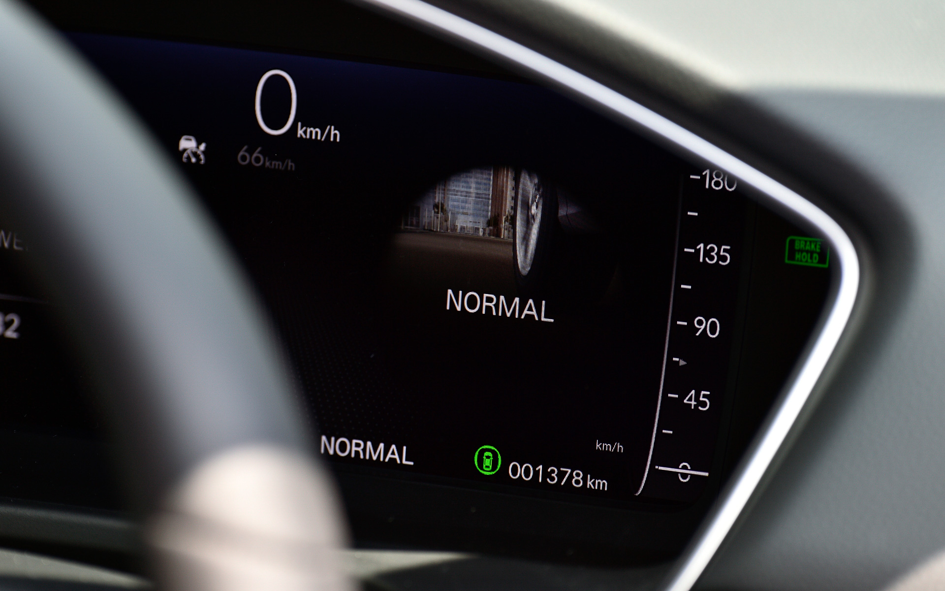 CVTでは「スポーツ」「ノーマル」「エコ」の3つのドライブモードを選択可能